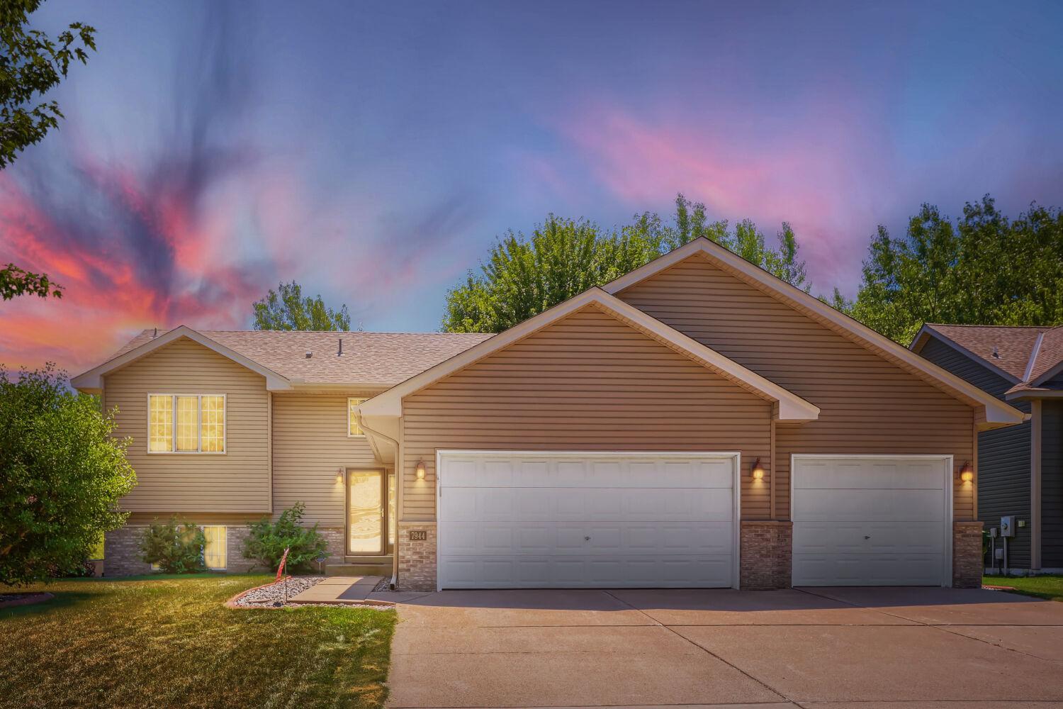 2nd image of 7944 Highland Dr, Circle Pines, MN 55014 | MLS# 7129385