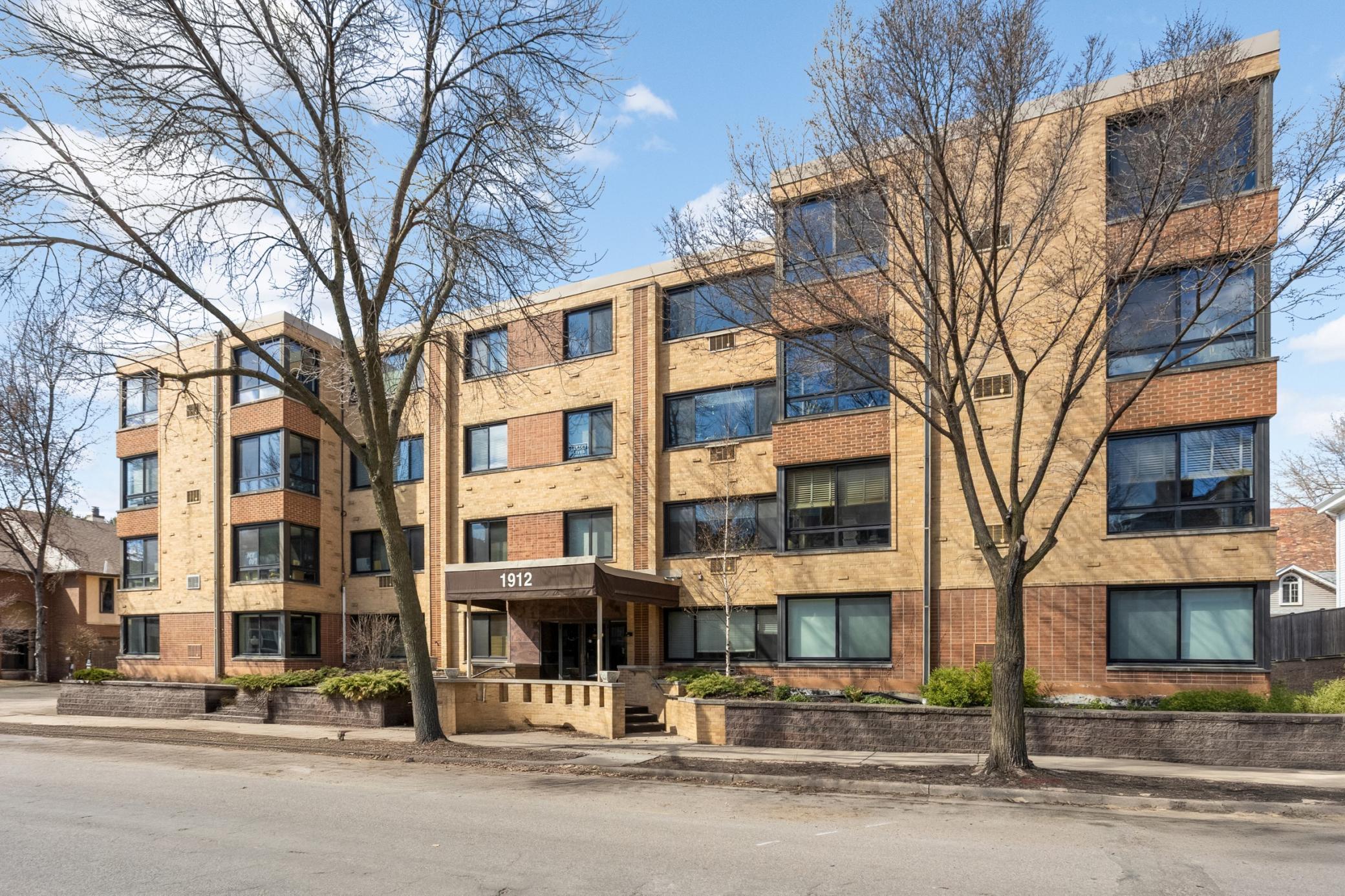 18th image of 1912 Dupont Ave S #405, Minneapolis, MN 55403 | MLS# 7129603