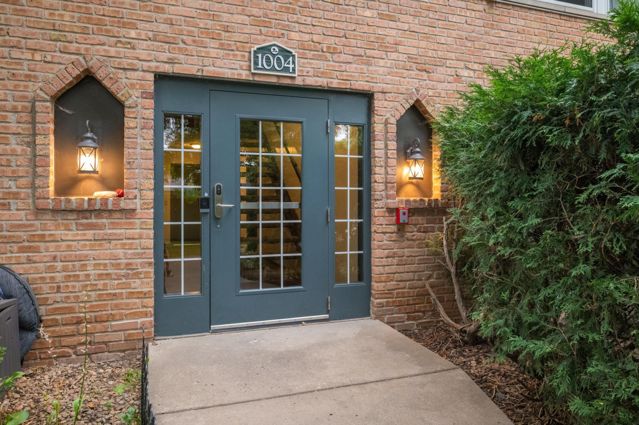 2nd image of 1004 Westbrooke Wy, Hopkins, MN 55343