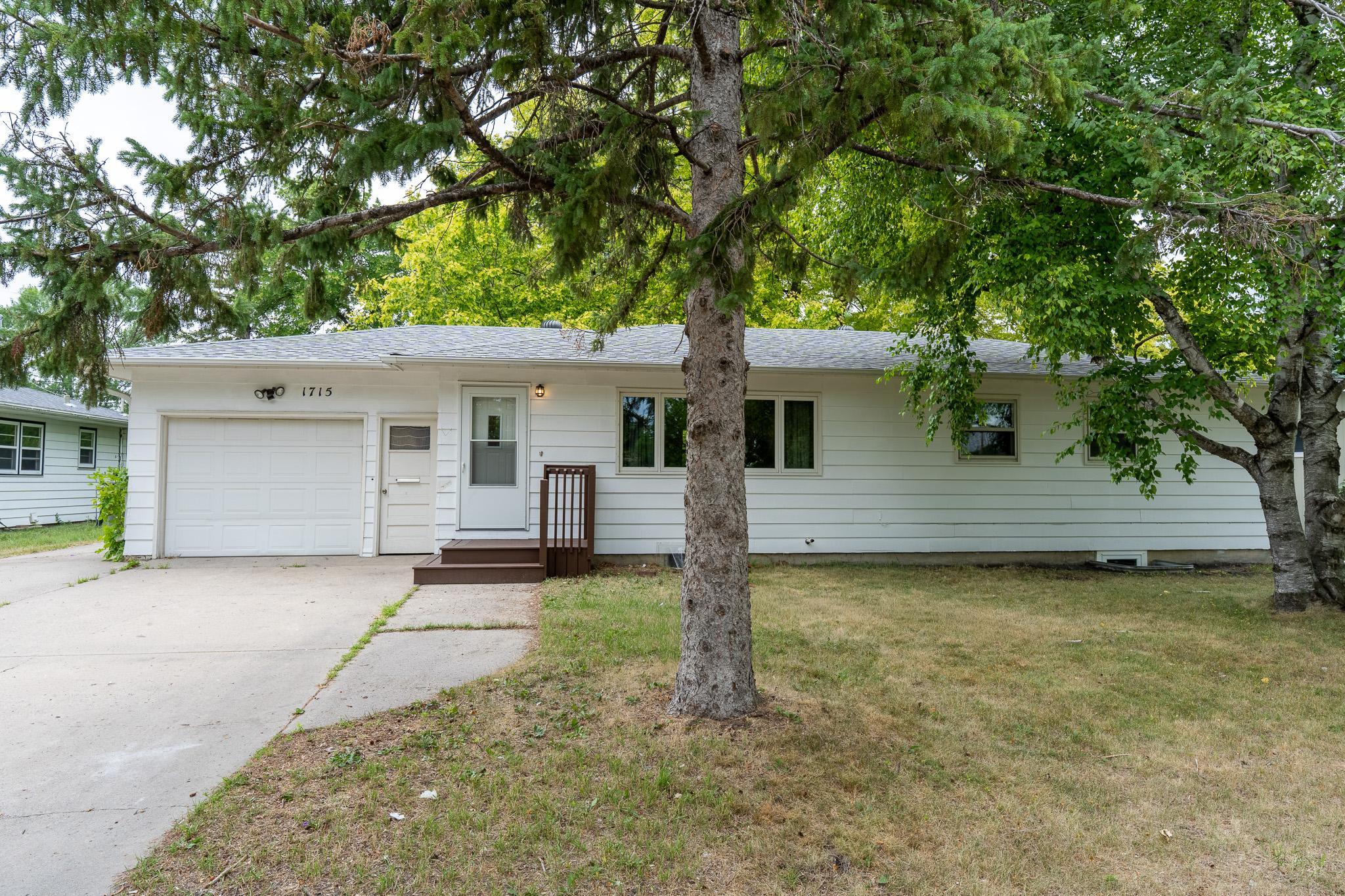 2nd image of 1715 19th St S, Moorhead, MN 56560 | MLS# 7129643