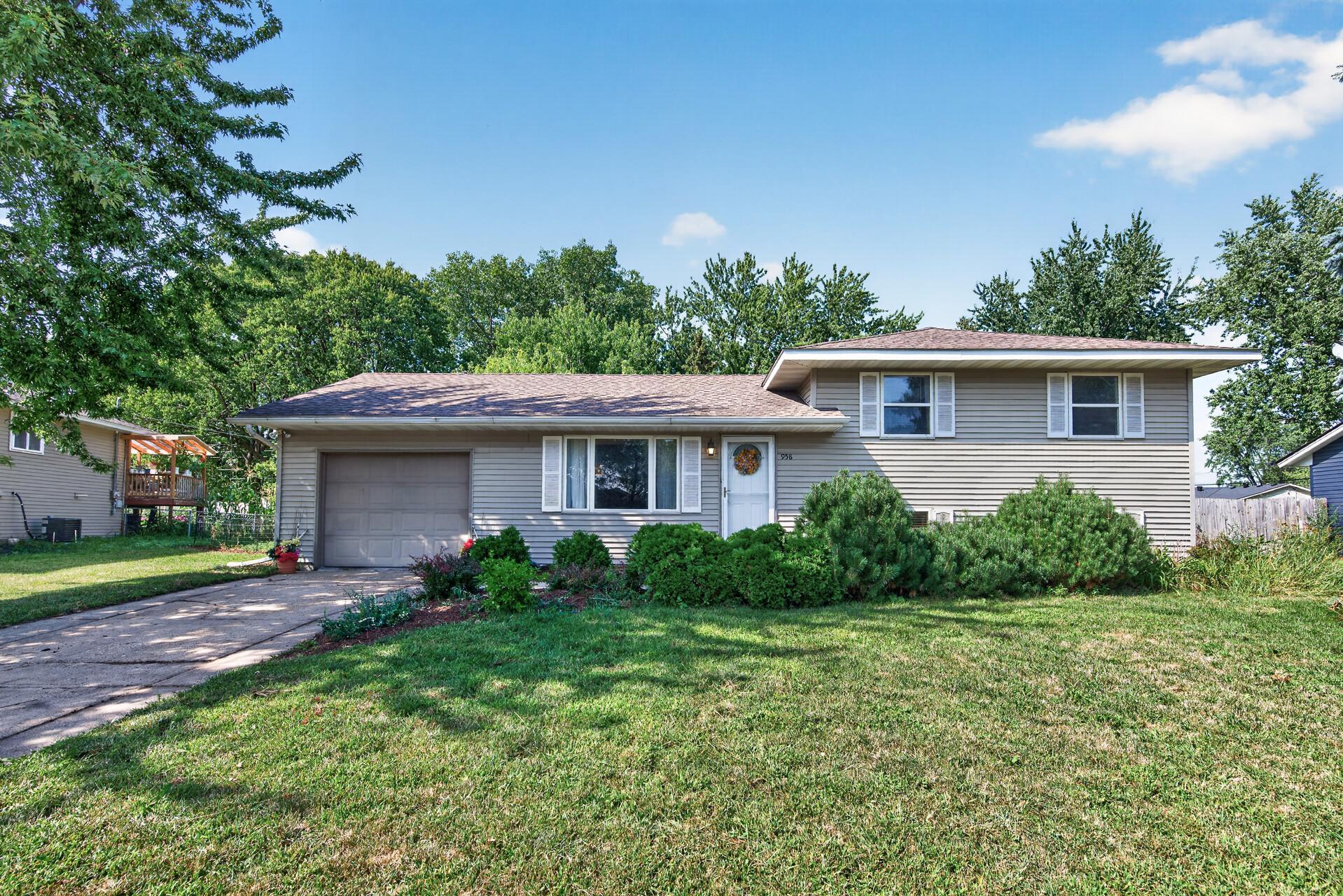 1st image of 958 Cortland Dr, Saint Paul, MN 55124 | MLS# 7129668