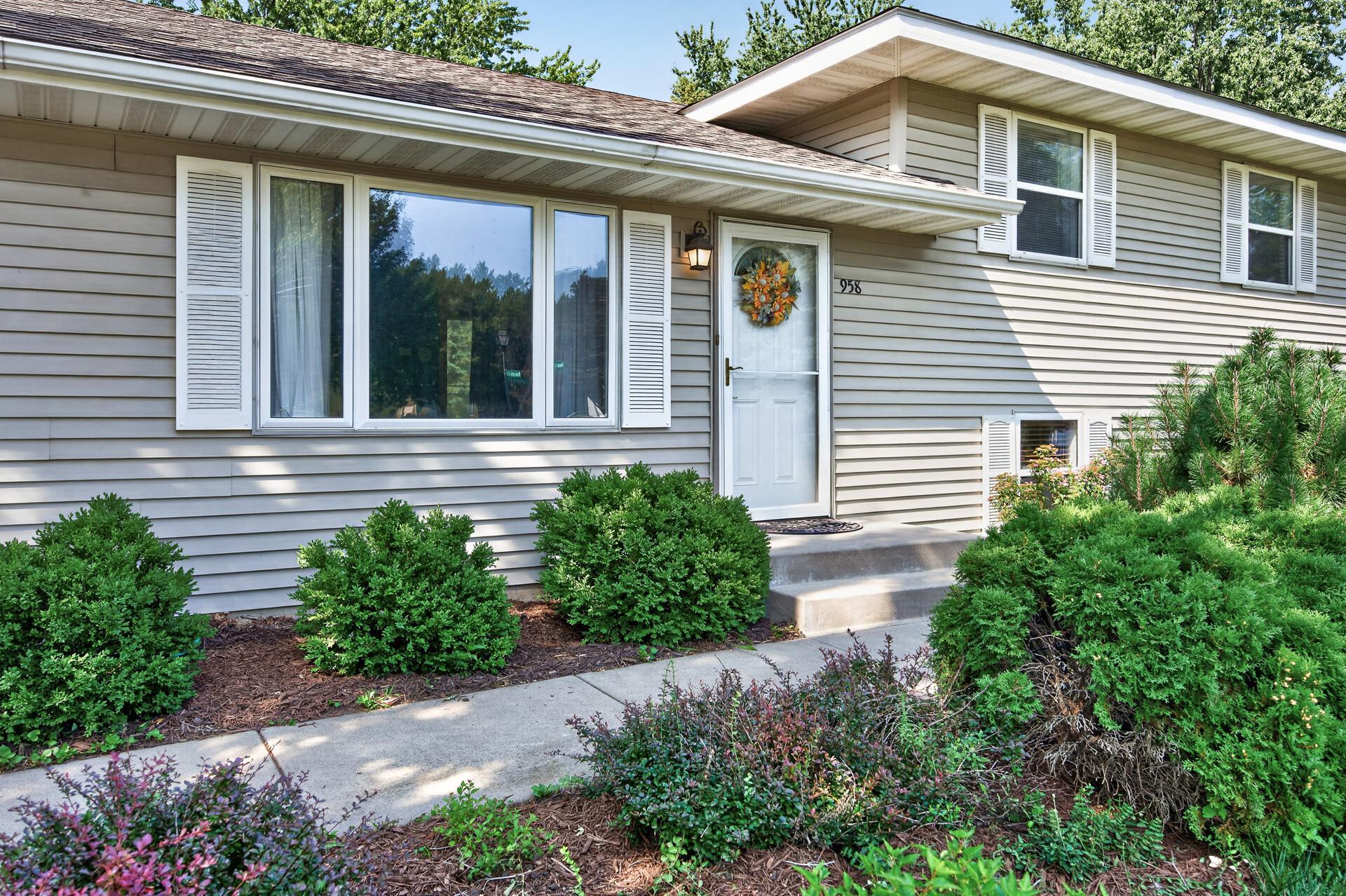 4th image of 958 Cortland Dr, Saint Paul, MN 55124 | MLS# 7129668