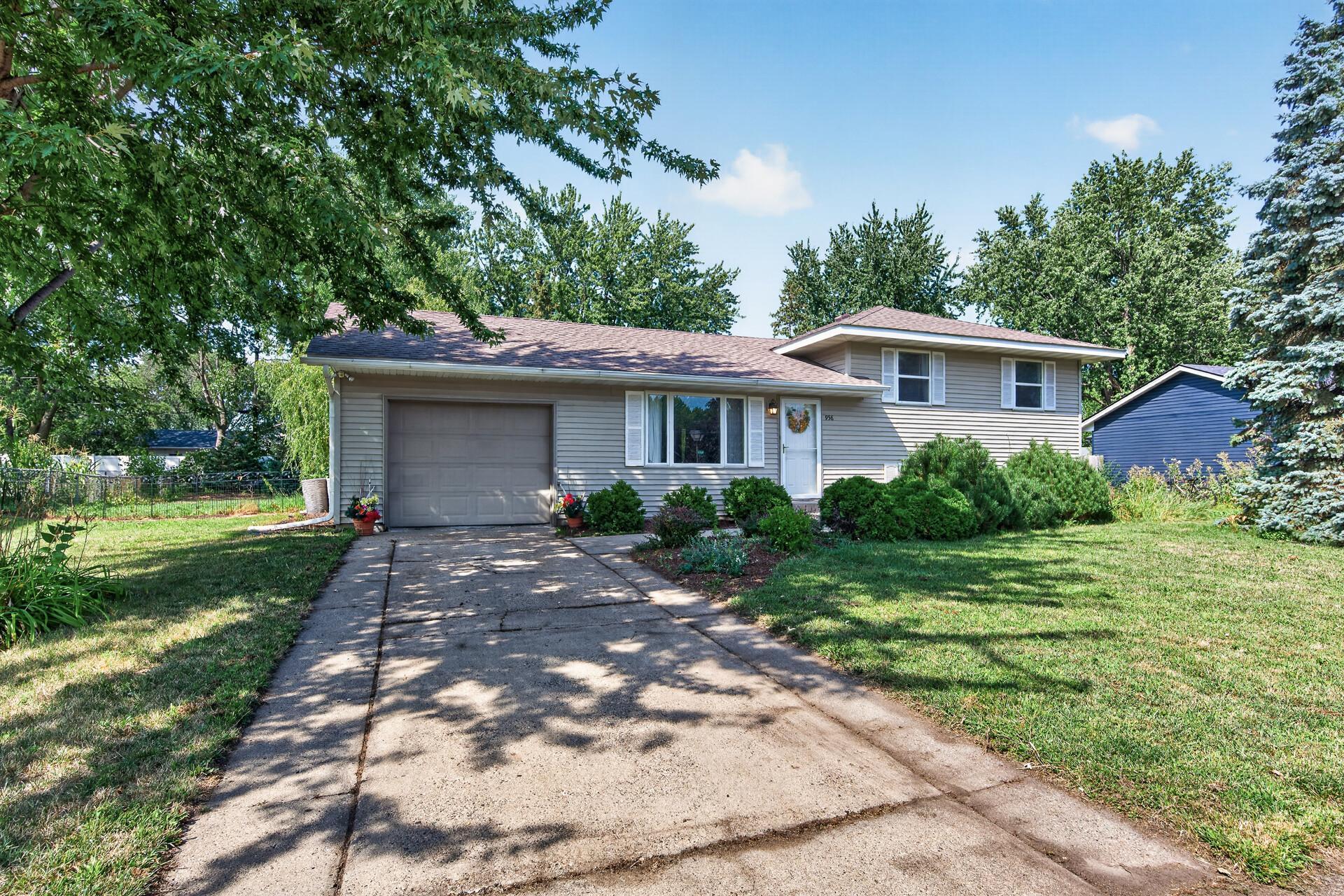 3rd image of 958 Cortland Dr, Saint Paul, MN 55124 | MLS# 7129668