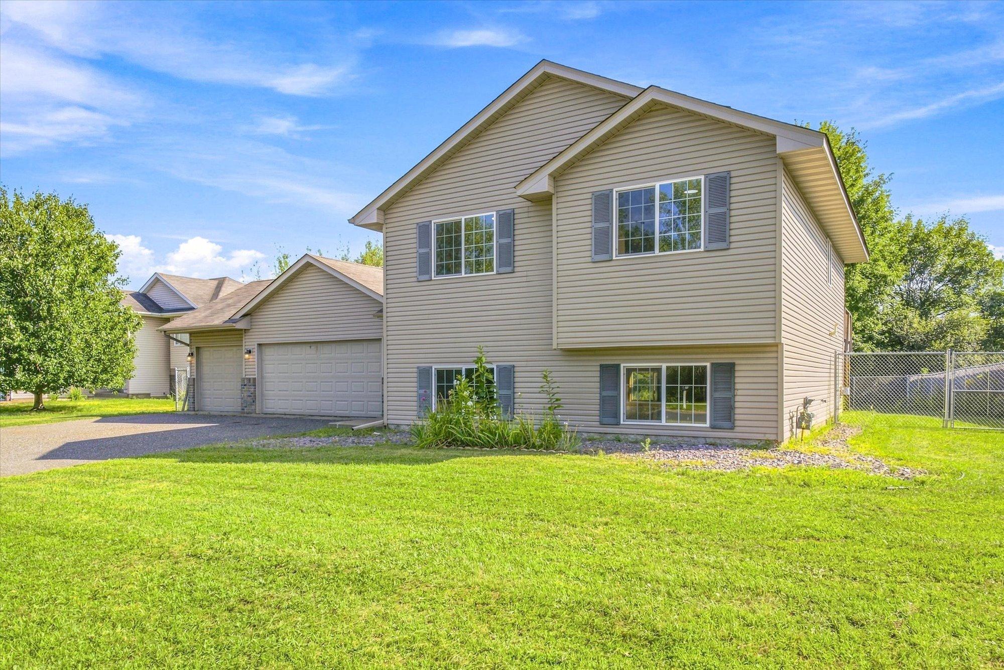 1st image of 7447 386th St, North Branch, MN 55056 | MLS# 7129700