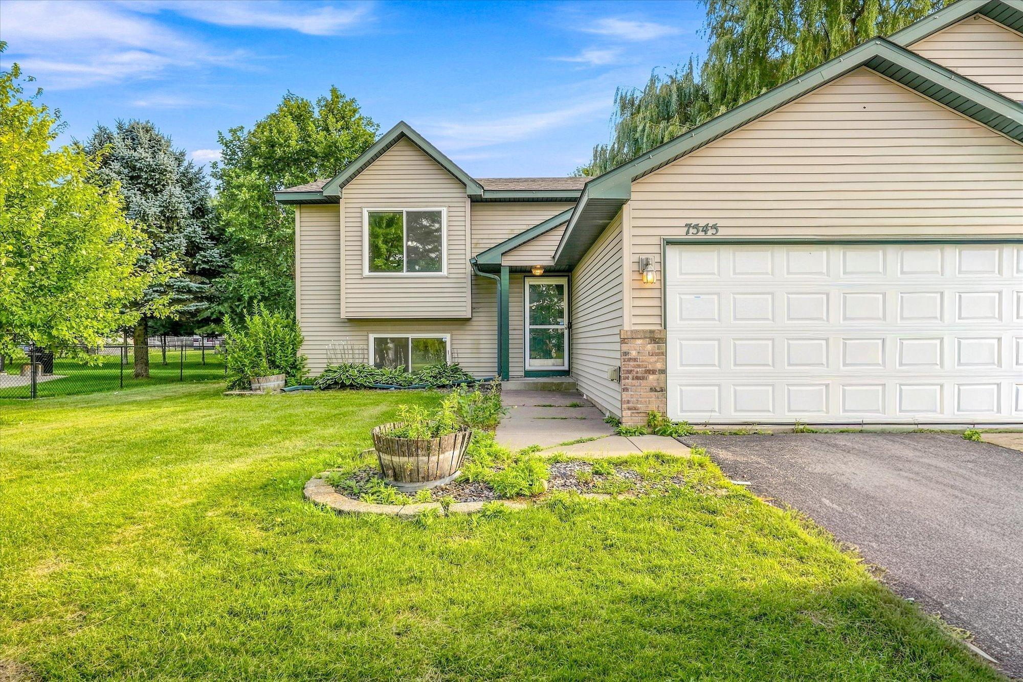 1st image of 7545 385th St, North Branch, MN 55056 | MLS# 7129731