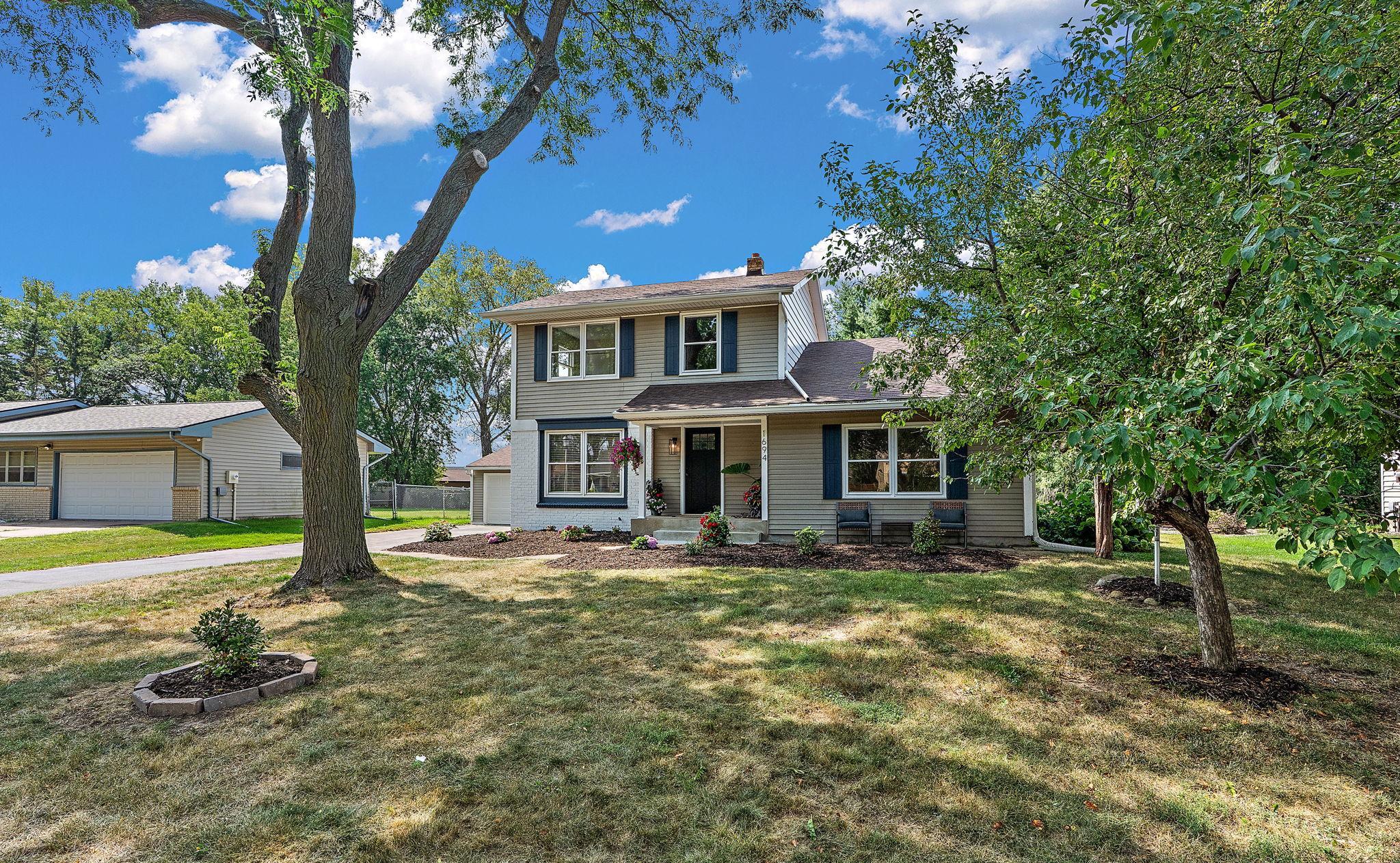 1st image of 1694 Hinton Trl N, Saint Paul, MN 55128 | MLS# 7129790