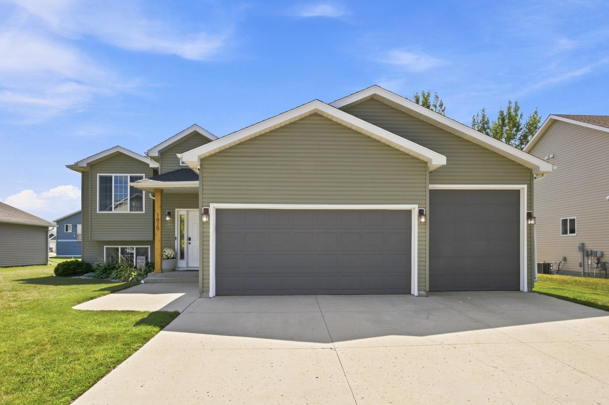 1st image of 1829 43rd Ave S, Moorhead, MN 56560 | MLS# 7129830