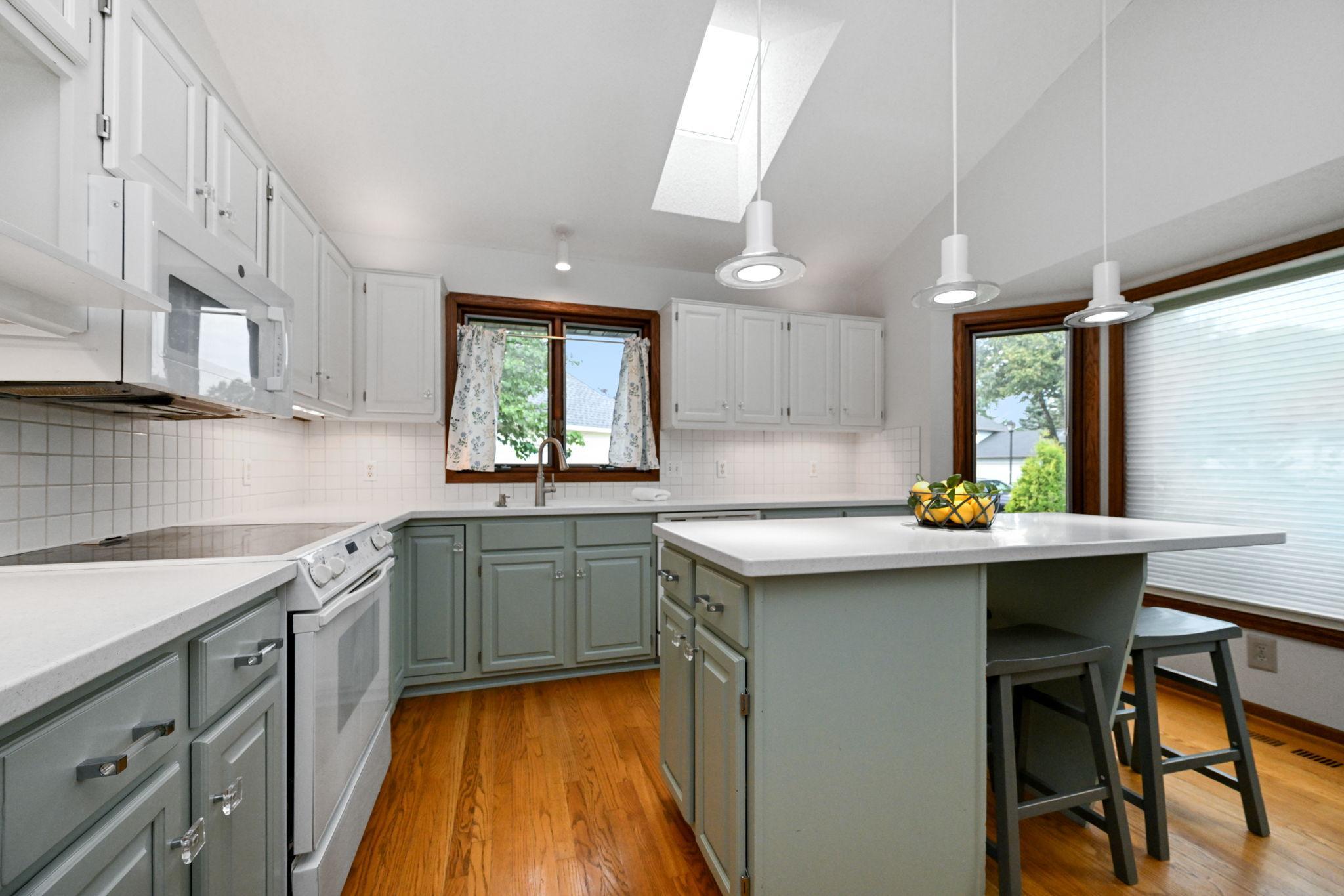 3rd image of 14624 Hanover Ln, Apple Valley, MN 55124 | MLS# 7129860