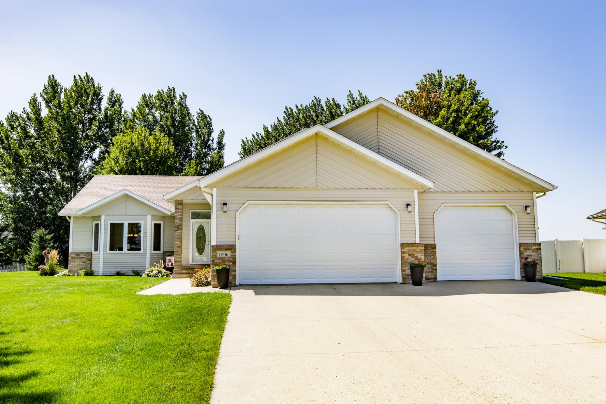 2nd image of 1206 47th Ave N, Fargo, ND 58102 | MLS# 7129912