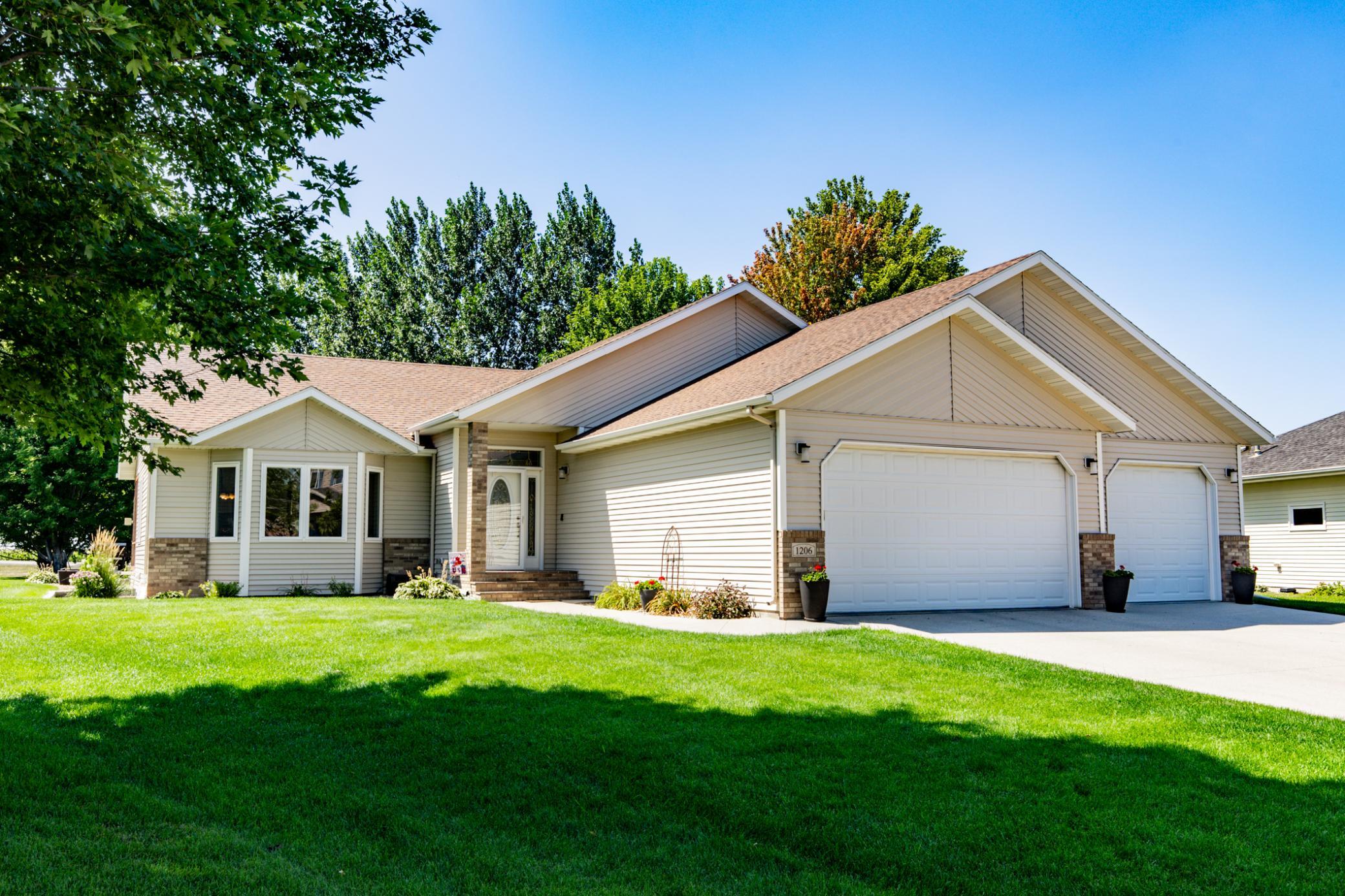 1st image of 1206 47th Ave N, Fargo, ND 58102 | MLS# 7129912