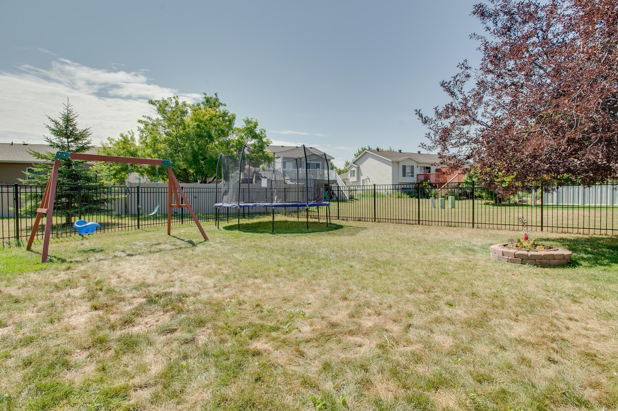 38th image of 1427 Suntree Dr, West Fargo, ND 58078 | MLS# 7129977