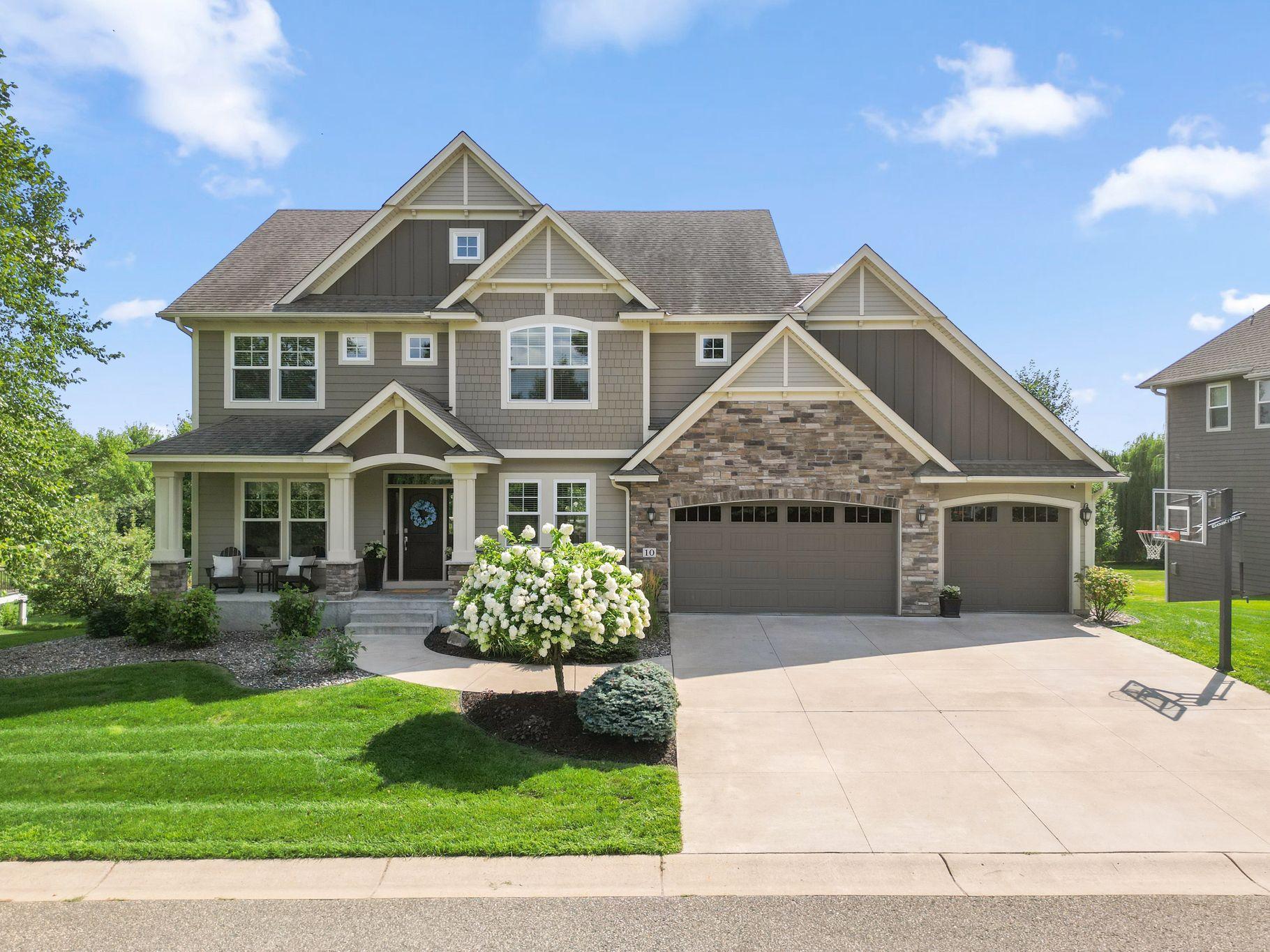 1st image of 10 Crescent Ln, Saint Paul, MN 55127 | MLS# 7130034