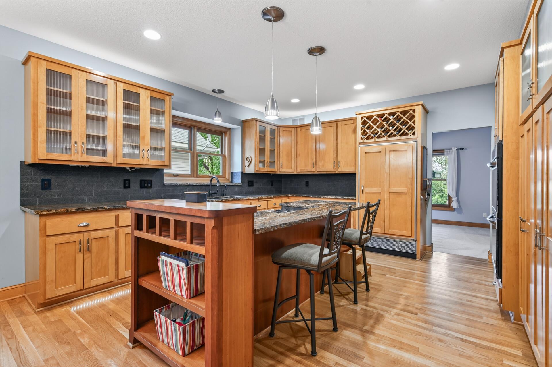 2nd image of 877 New Century Blvd S, Maplewood, MN 55119 | MLS# 7130123