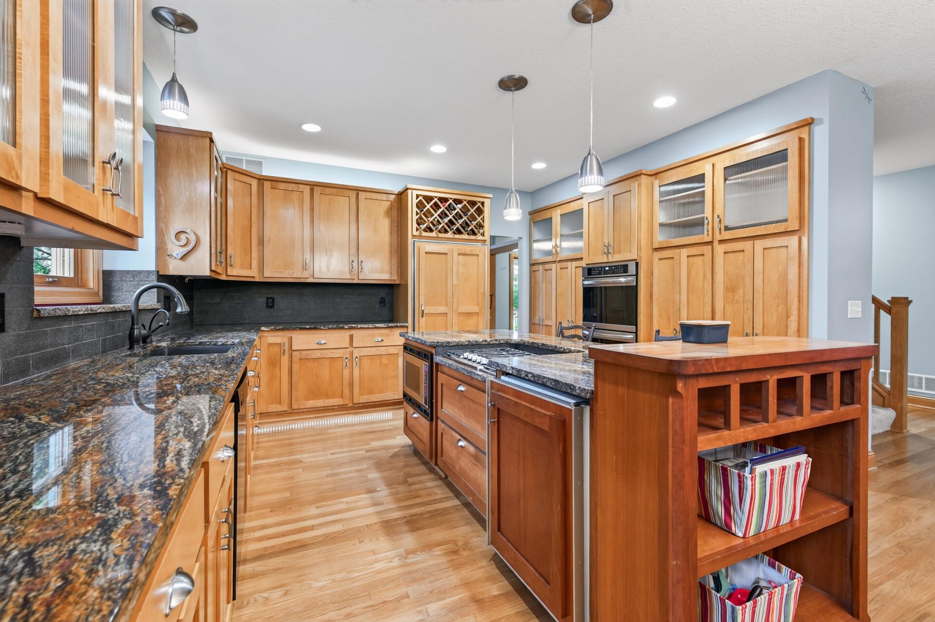 3rd image of 877 New Century Blvd S, Maplewood, MN 55119 | MLS# 7130123
