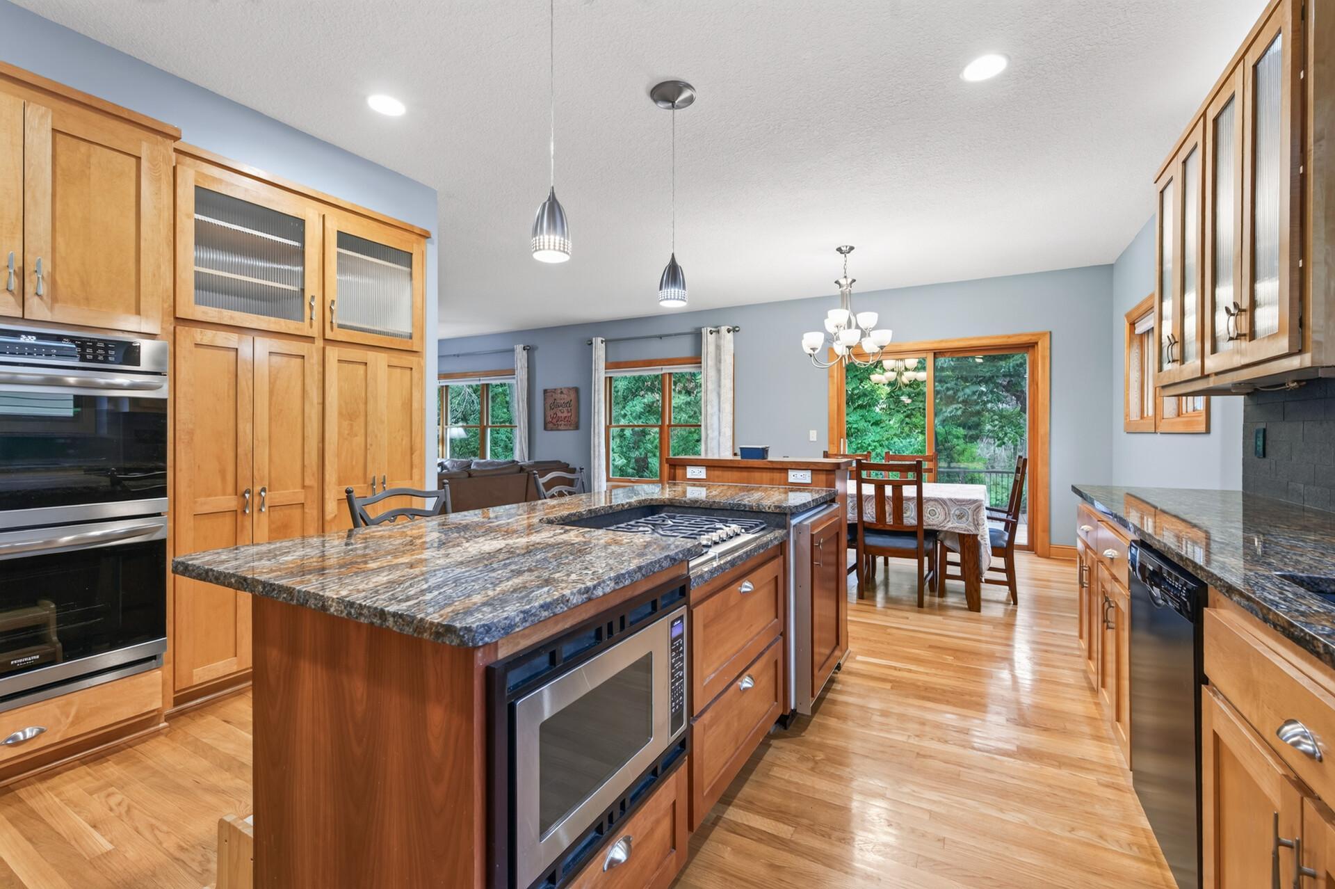 4th image of 877 New Century Blvd S, Maplewood, MN 55119 | MLS# 7130123