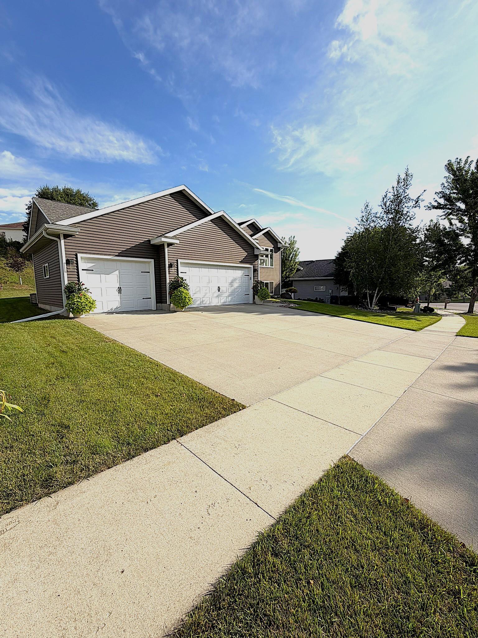 3rd image of 3221 Lakeridge Dr Nw, Rochester, MN 55901 | MLS# 7130198