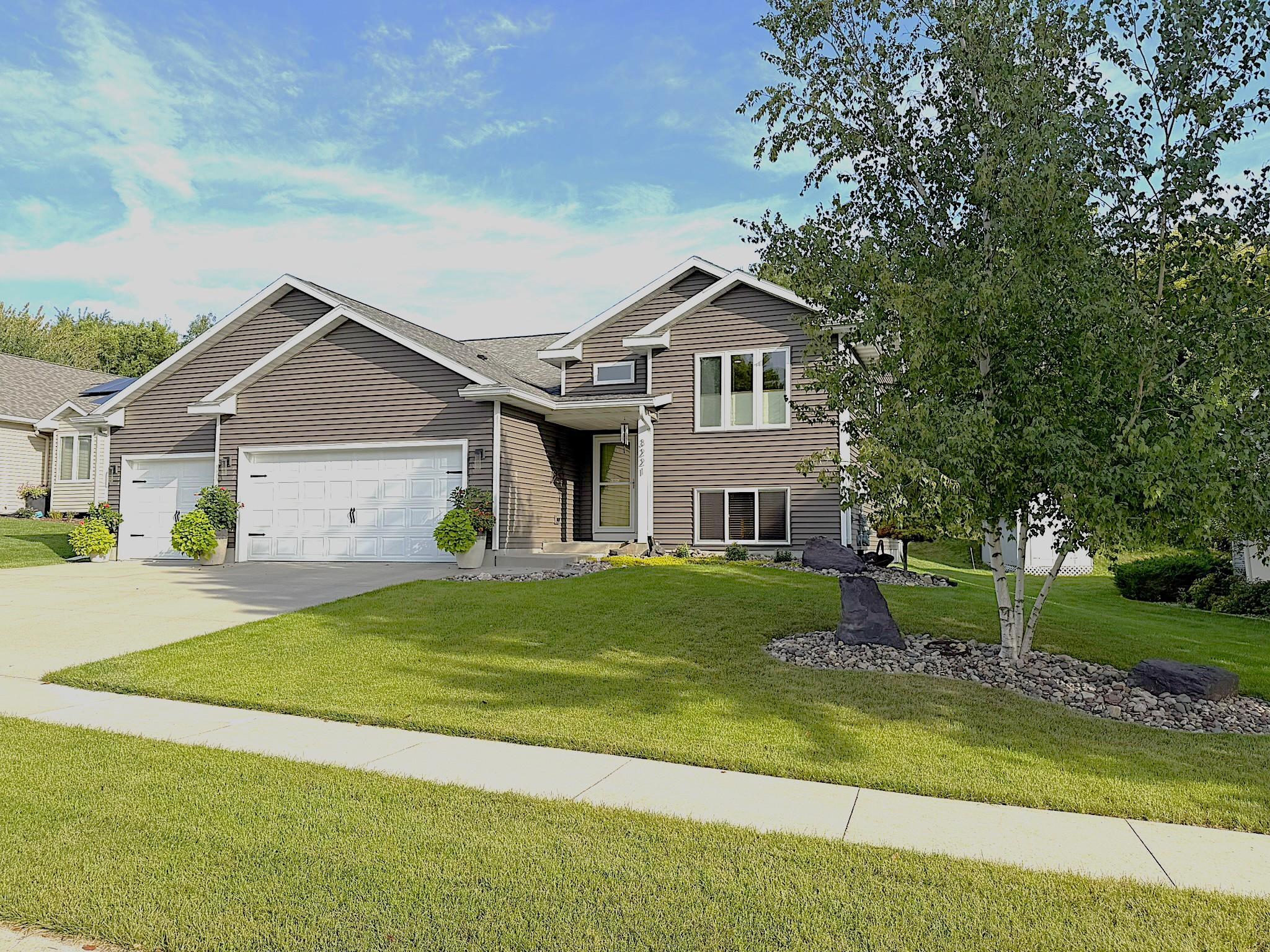 1st image of 3221 Lakeridge Dr Nw, Rochester, MN 55901 | MLS# 7130198