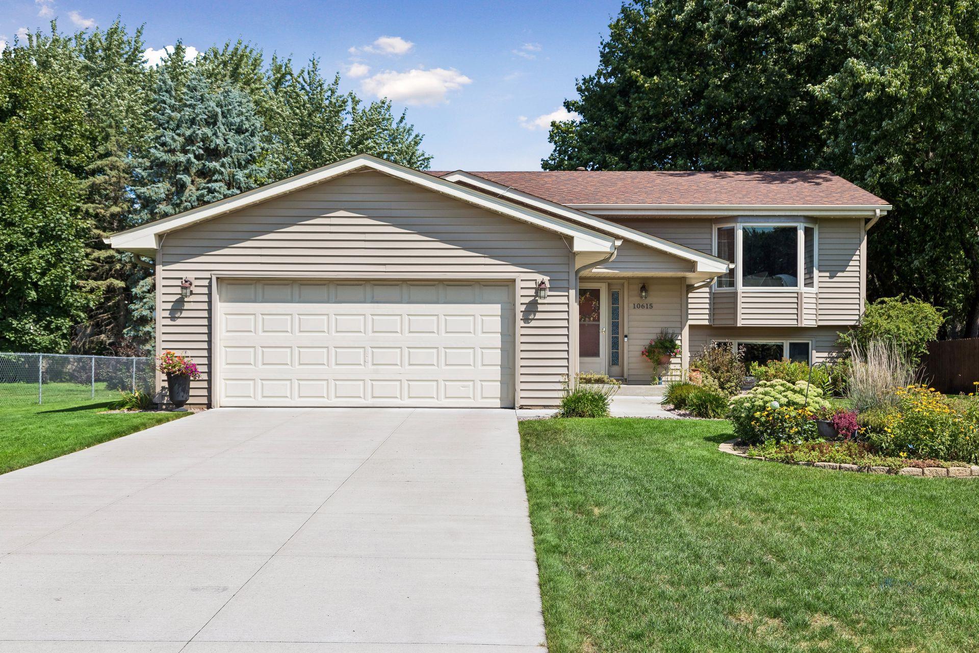 3rd image of 10615 Opal St Ne, Circle Pines, MN 55014 | MLS# 7130201