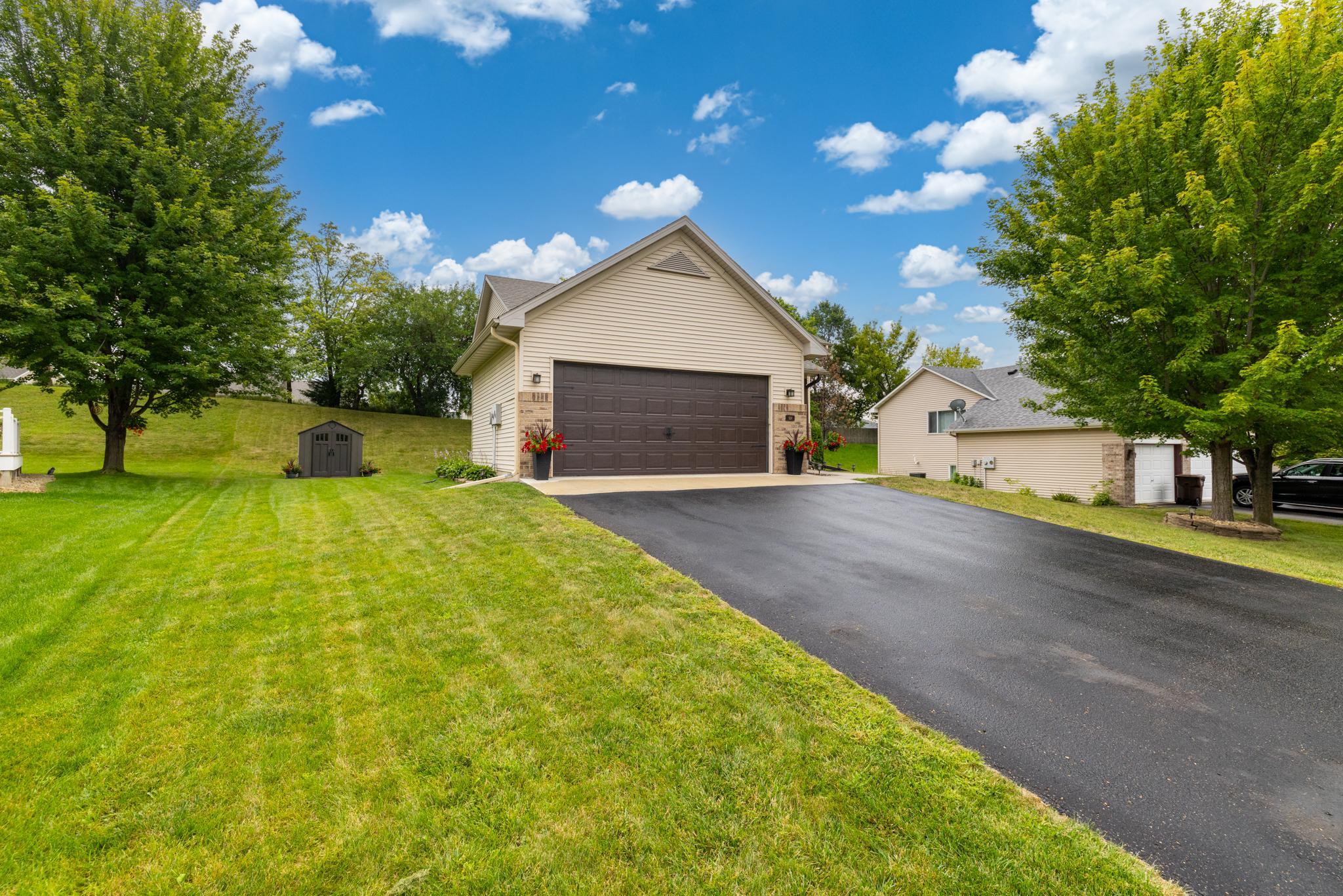 2nd image of 924 Firethorne Trl, Jordan, MN 55352 | MLS# 7130211