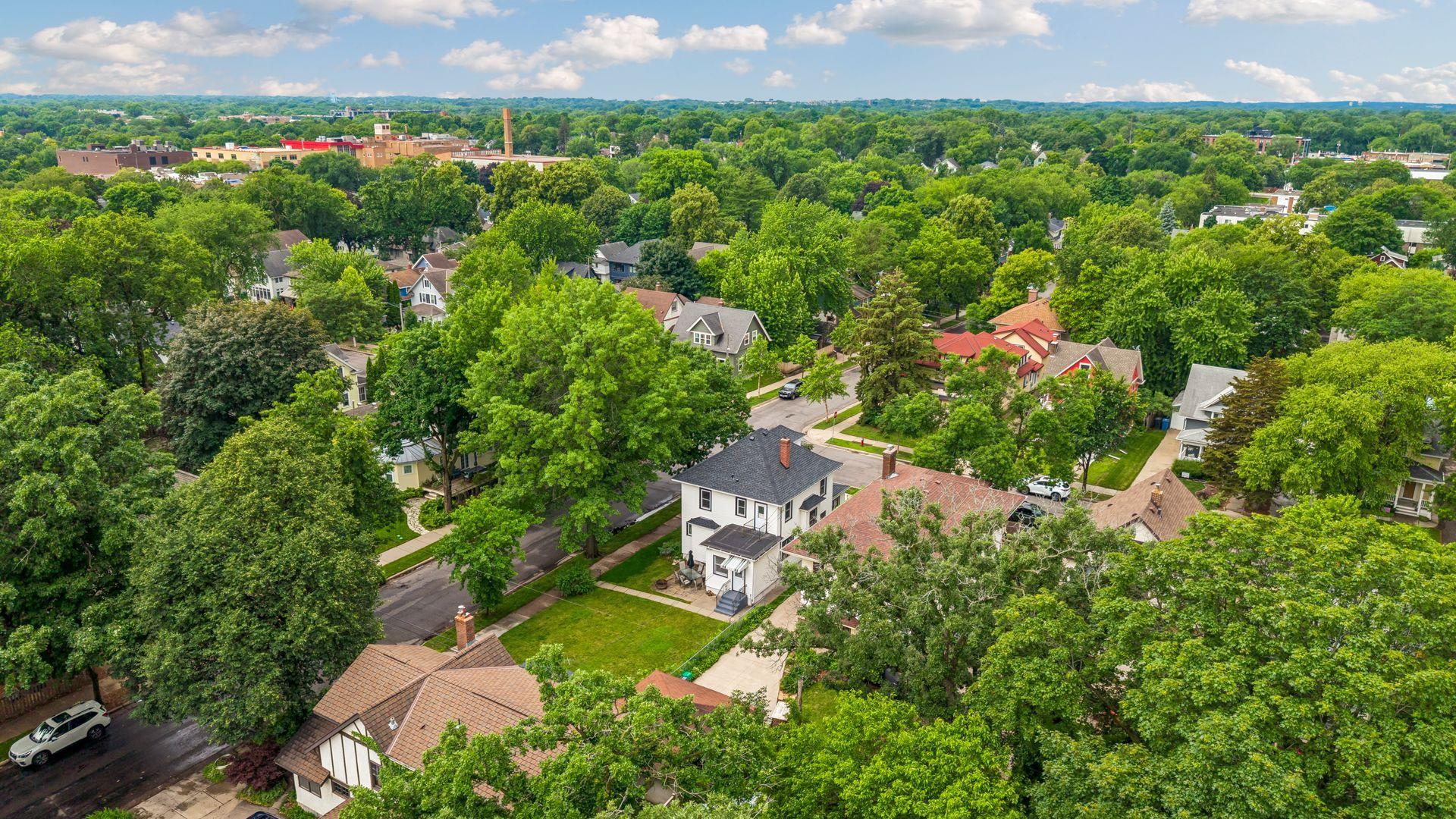 2nd image of 4453 Zenith Ave S, Minneapolis, MN 55410 | MLS# 7130224