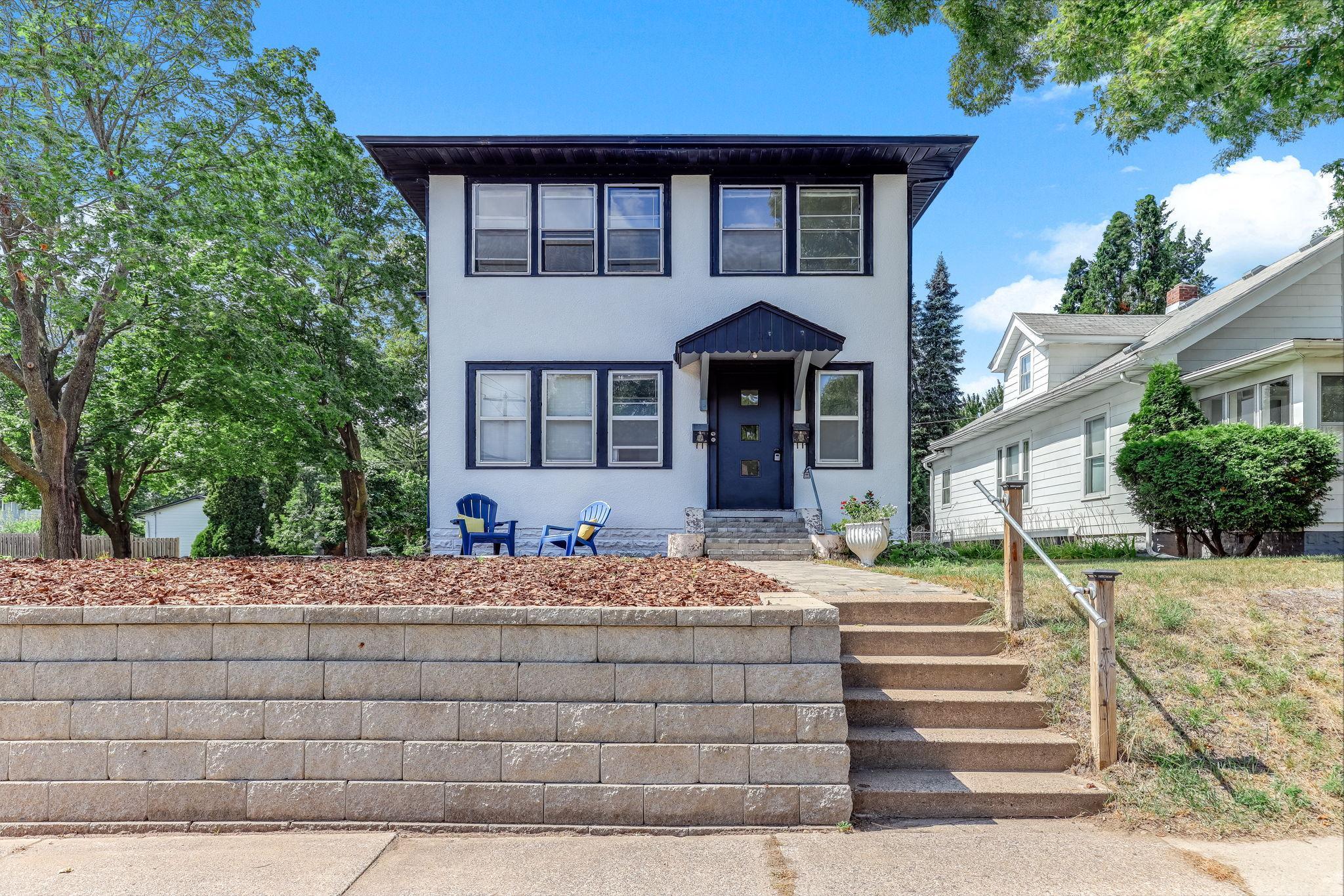 2nd image of 256 Russell Ave S, Minneapolis, MN 55405 | MLS# 7130258