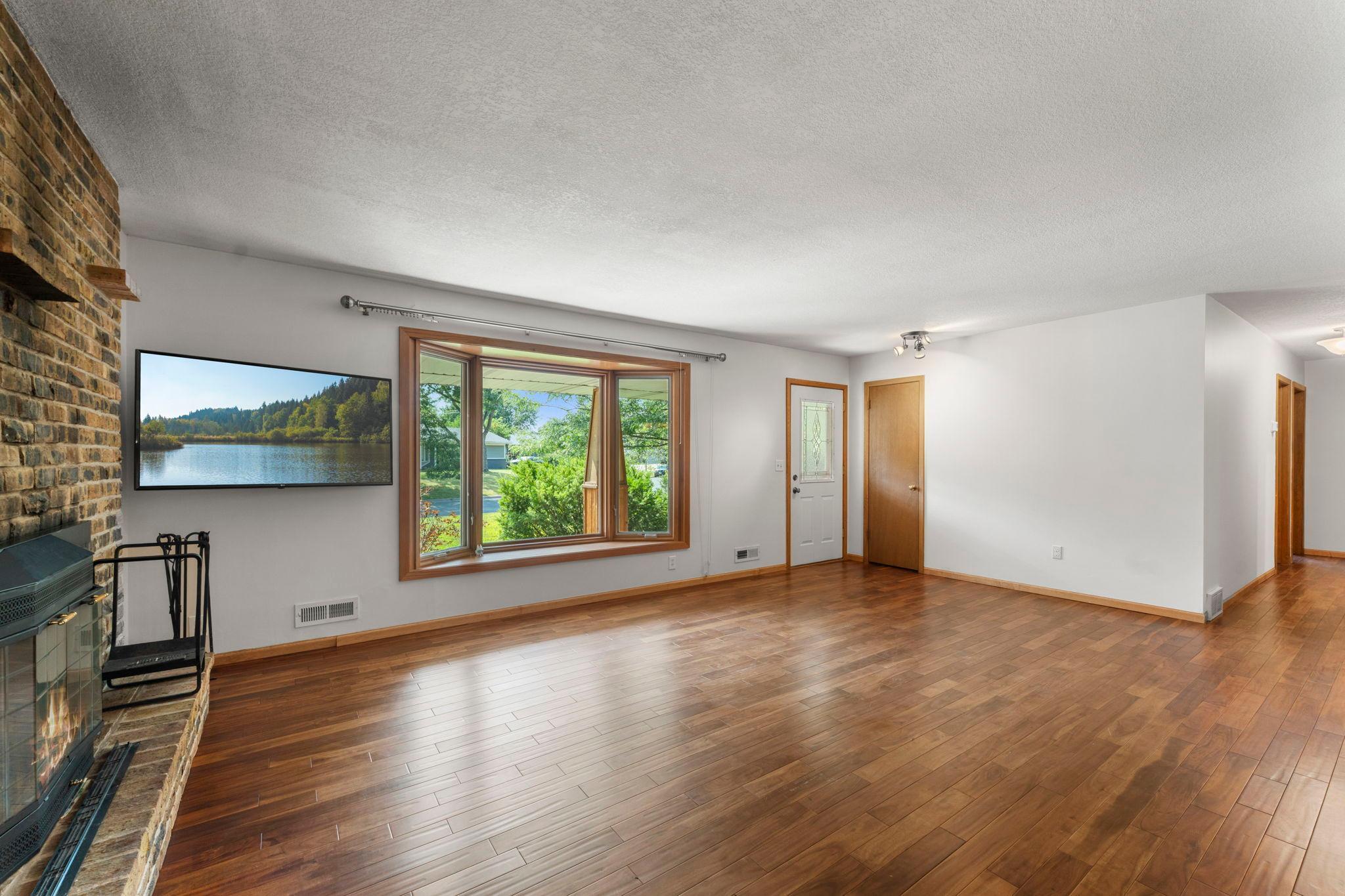 4th image of 9725 Queen Rd, Bloomington, MN 55431 | MLS# 7130270