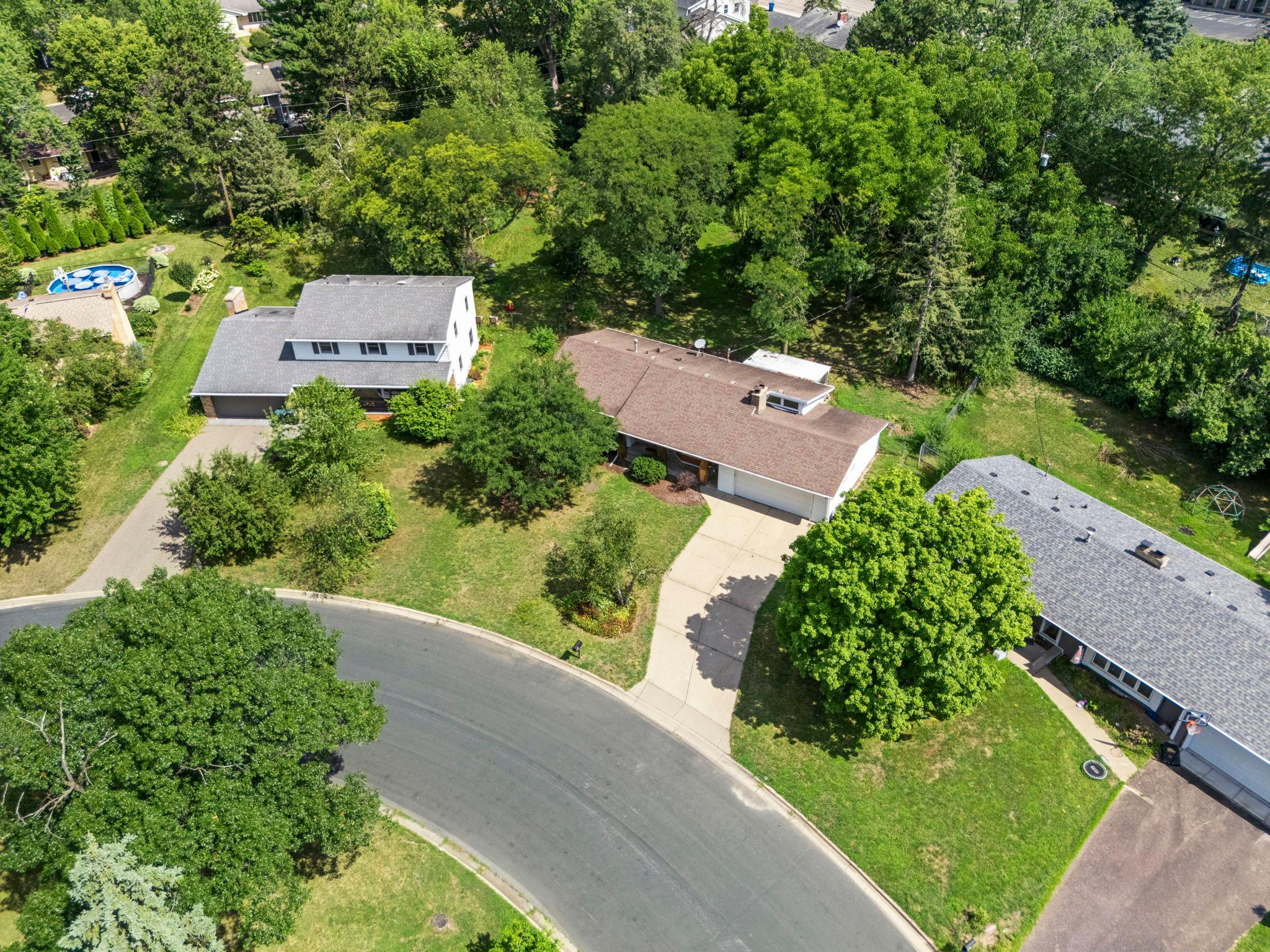 2nd image of 9725 Queen Rd, Bloomington, MN 55431 | MLS# 7130270