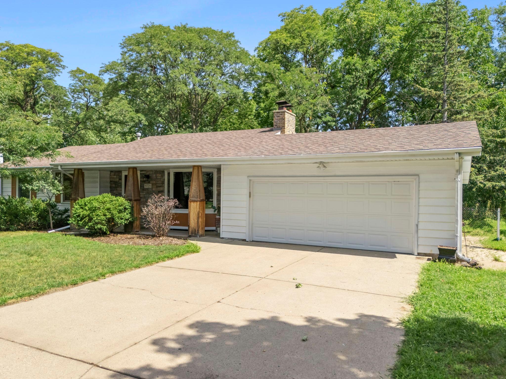 1st image of 9725 Queen Rd, Bloomington, MN 55431 | MLS# 7130270
