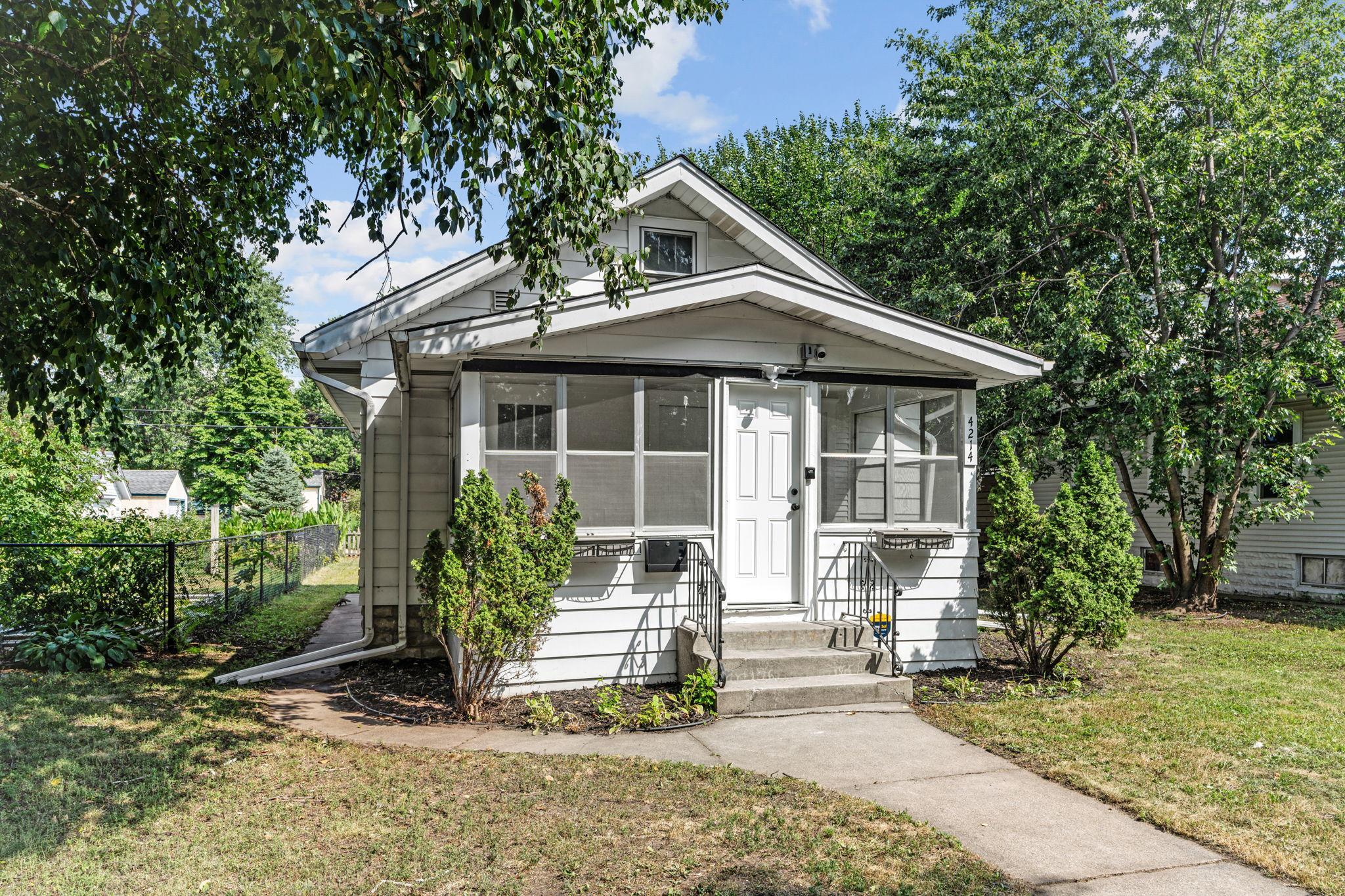 3rd image of 4214 Vincent Ave N, Minneapolis, MN 55412 | MLS# 7130292