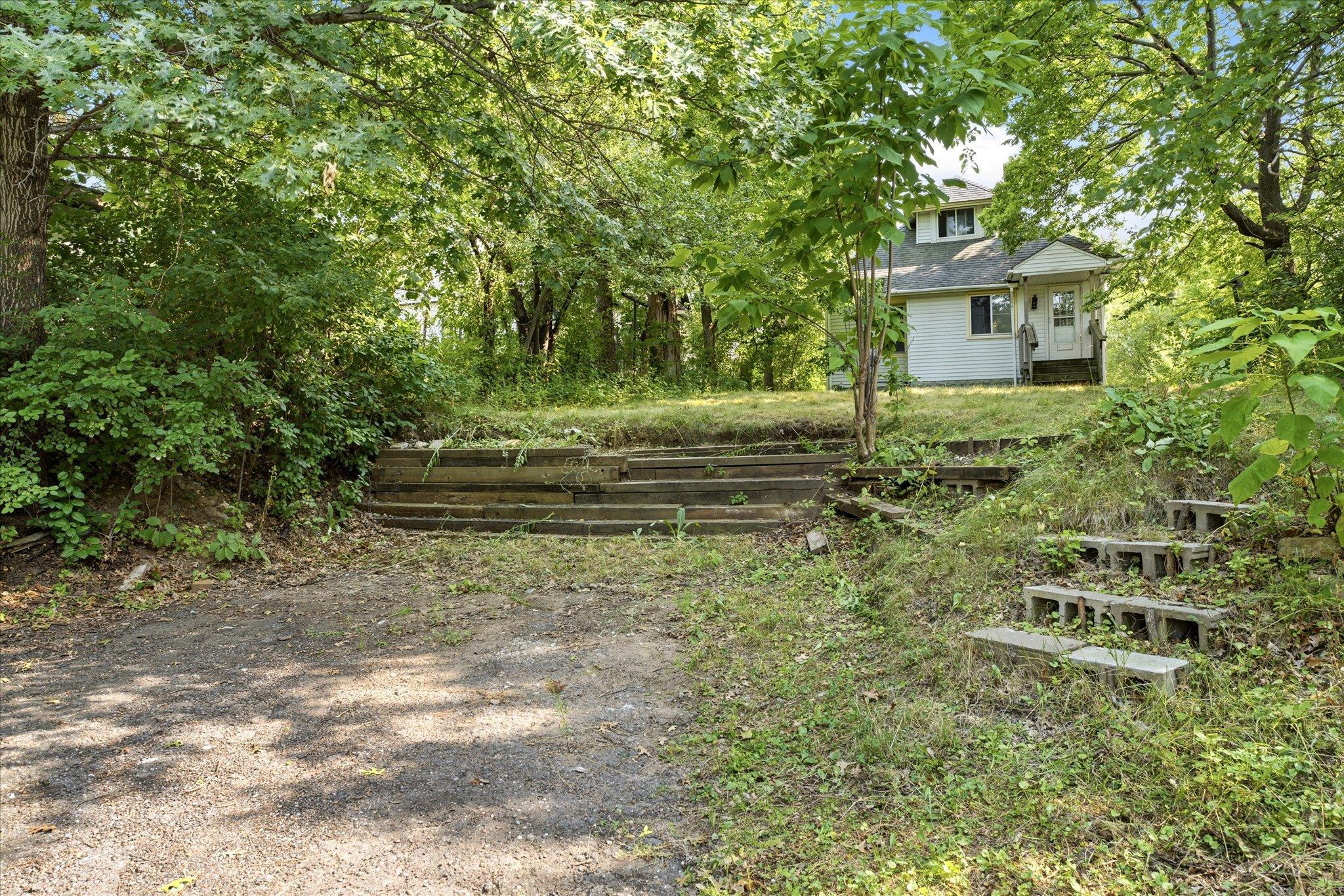 21st image of 1565 7th St E, Saint Paul, MN 55106 | MLS# 7130380