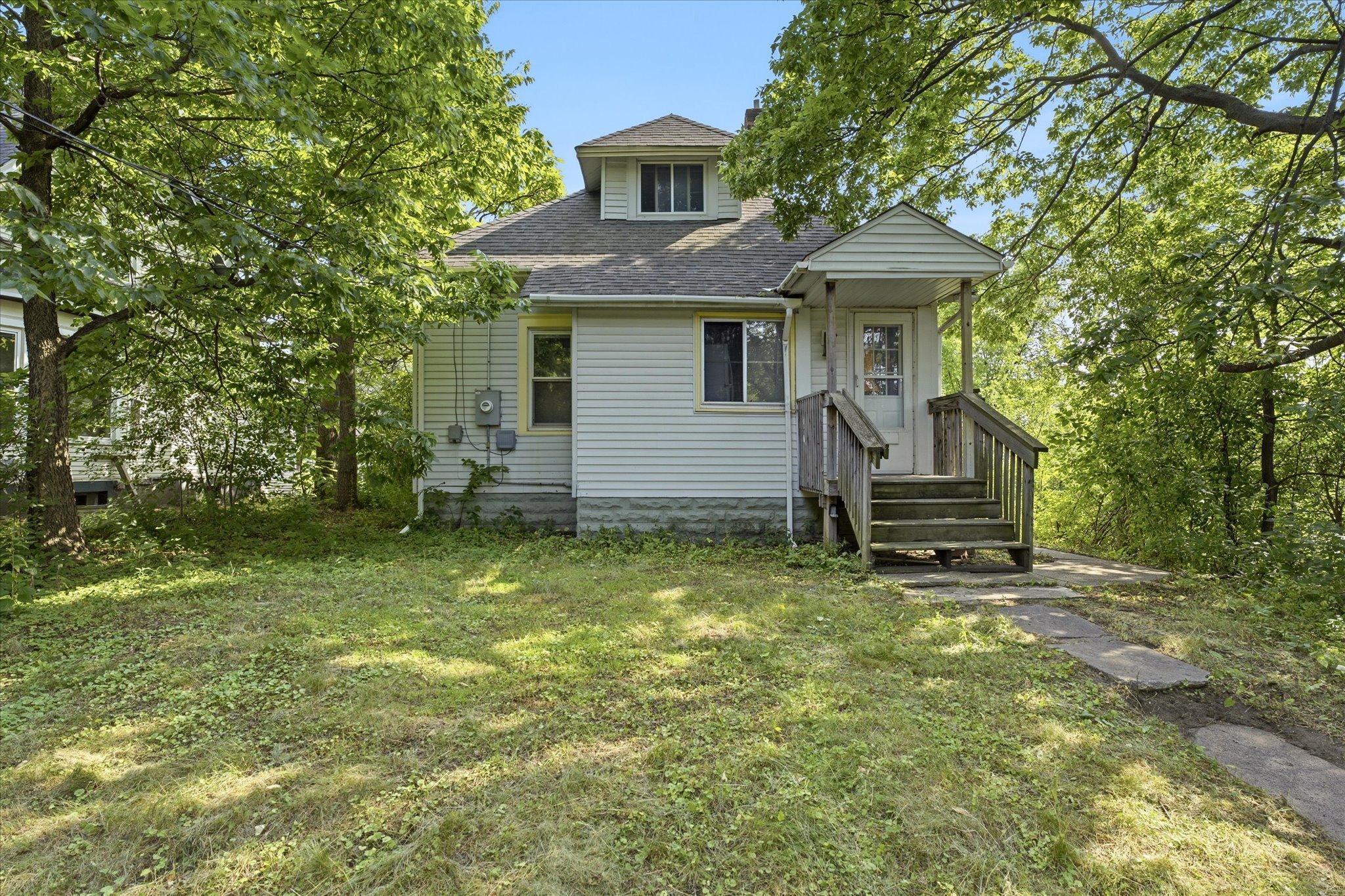 3rd image of 1565 7Th St E, Saint Paul, MN 55106 | MLS# 7130380