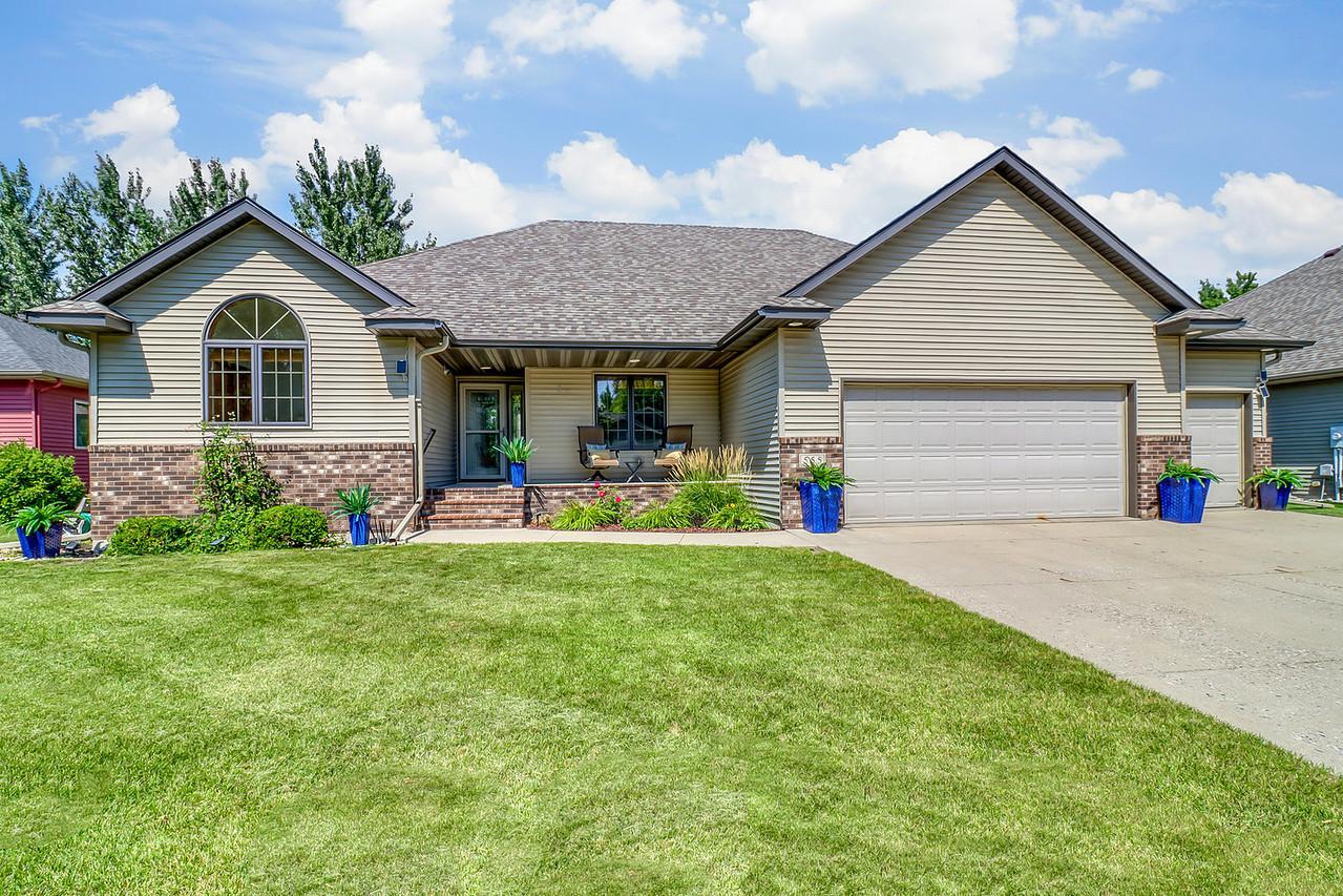 2nd image of 555 Queens Ct, Moorhead, MN 56560 | MLS# 7130409