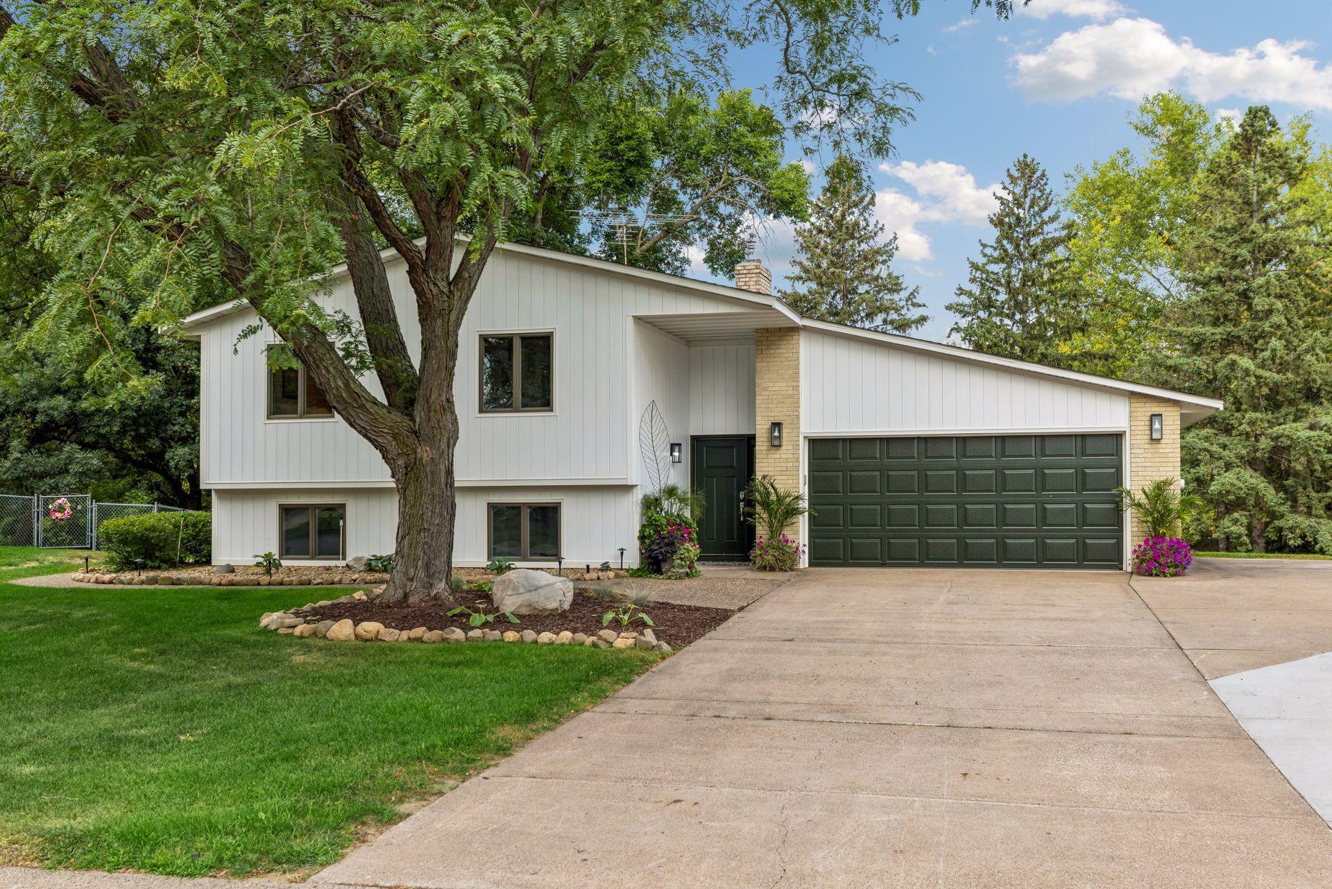2nd image of 2660 Fairlawn Dr, Stillwater, MN 55082 | MLS# 7130525