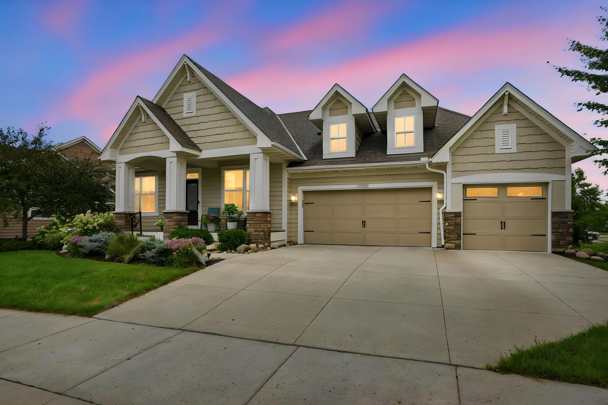 1st image of 16588 E Lake Dr, Lakeville, MN 55044 | MLS# 7130538