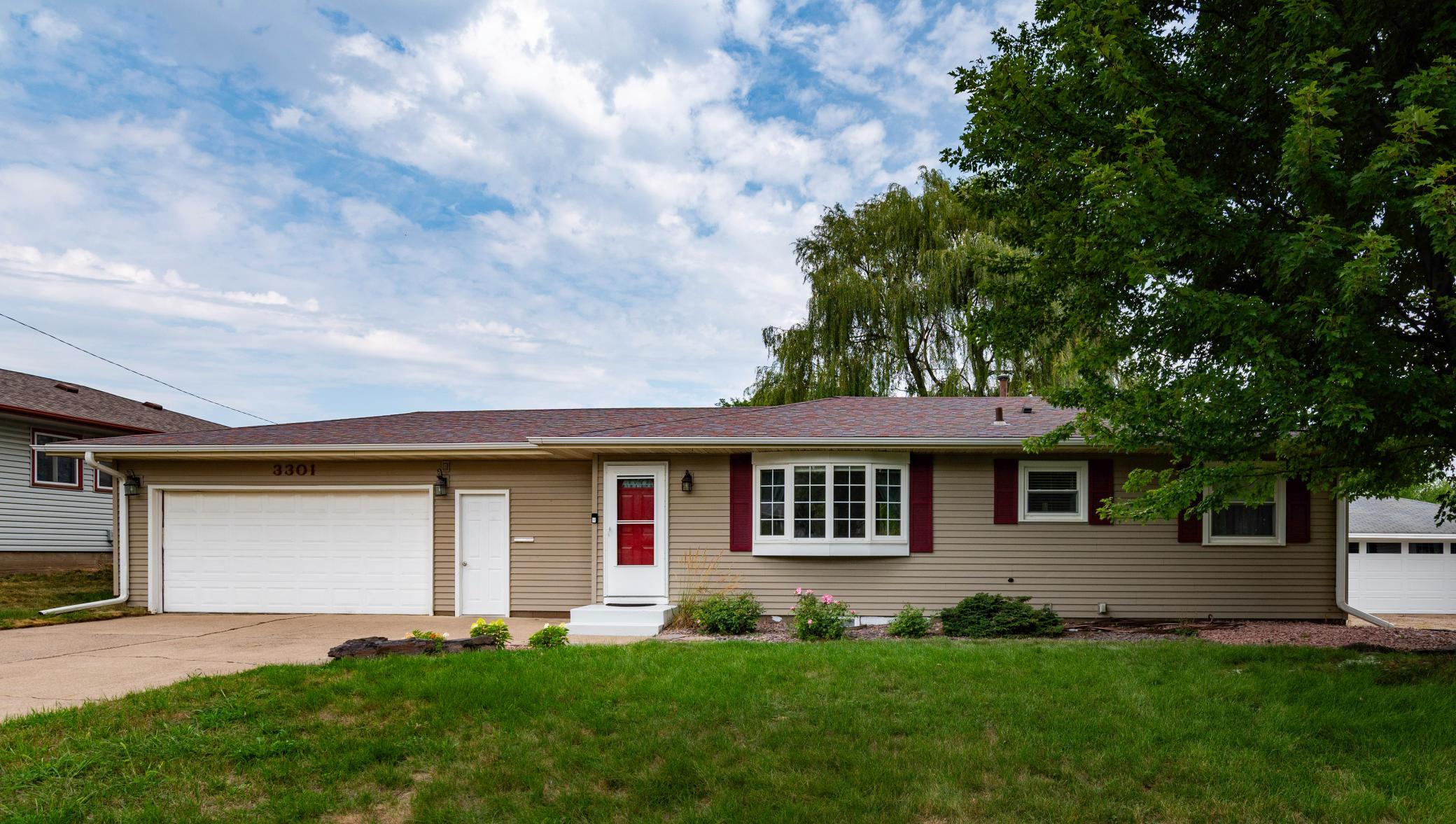 1st image of 3301 68th St E, Inver Grove Heights, MN 55076 | MLS# 7130608