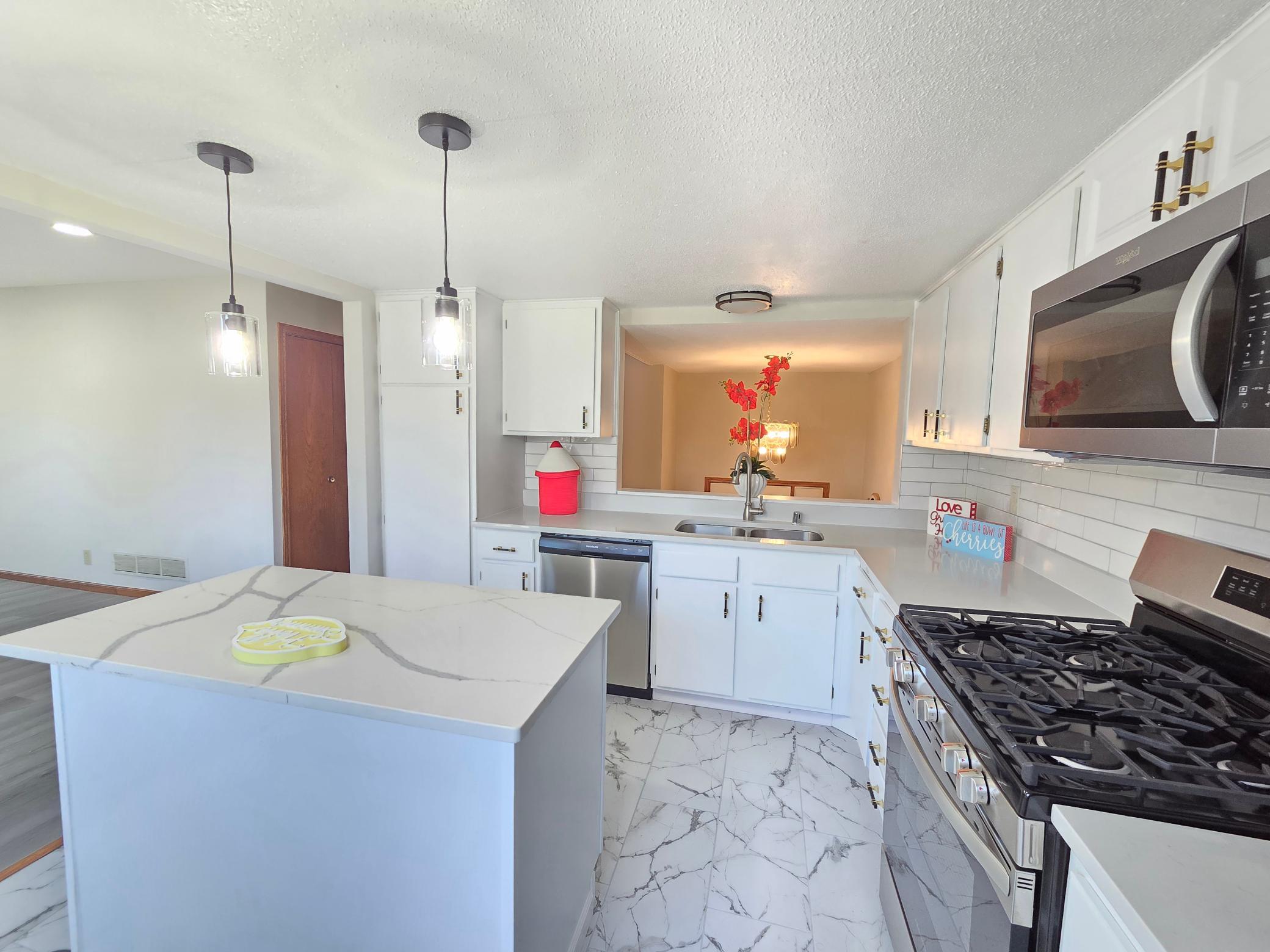 3rd image of 5508 Turtle Lake Rd, Saint Paul, MN 55126 | MLS# 7130640
