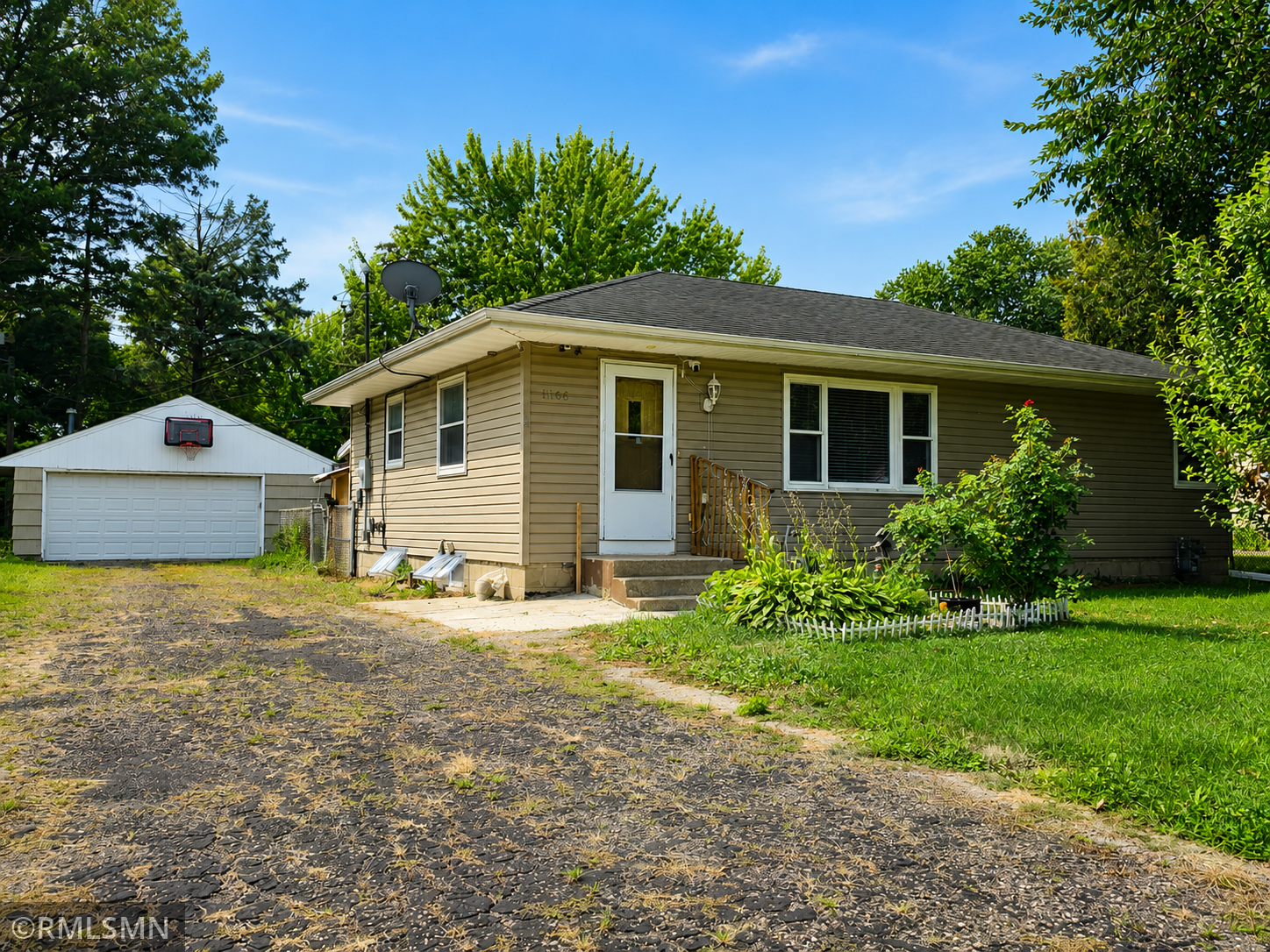 2nd image of 1066 Beatrice St, Saint Paul, MN 55121 | MLS# 7130773