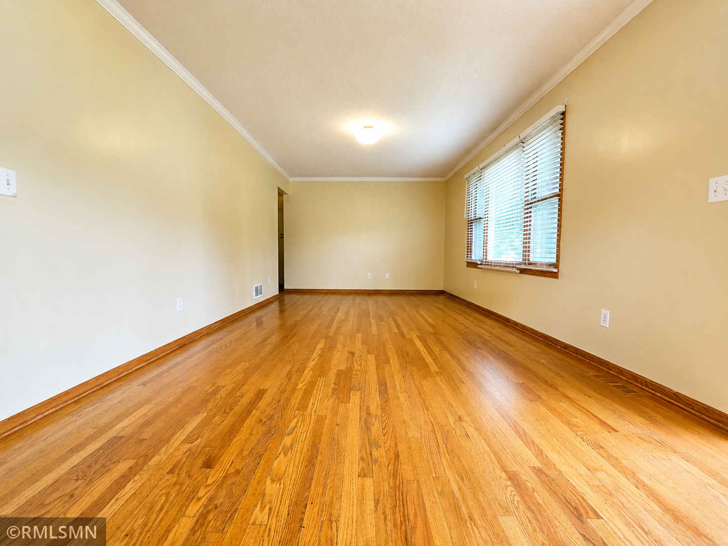 3rd image of 1066 Beatrice St, Saint Paul, MN 55121 | MLS# 7130773