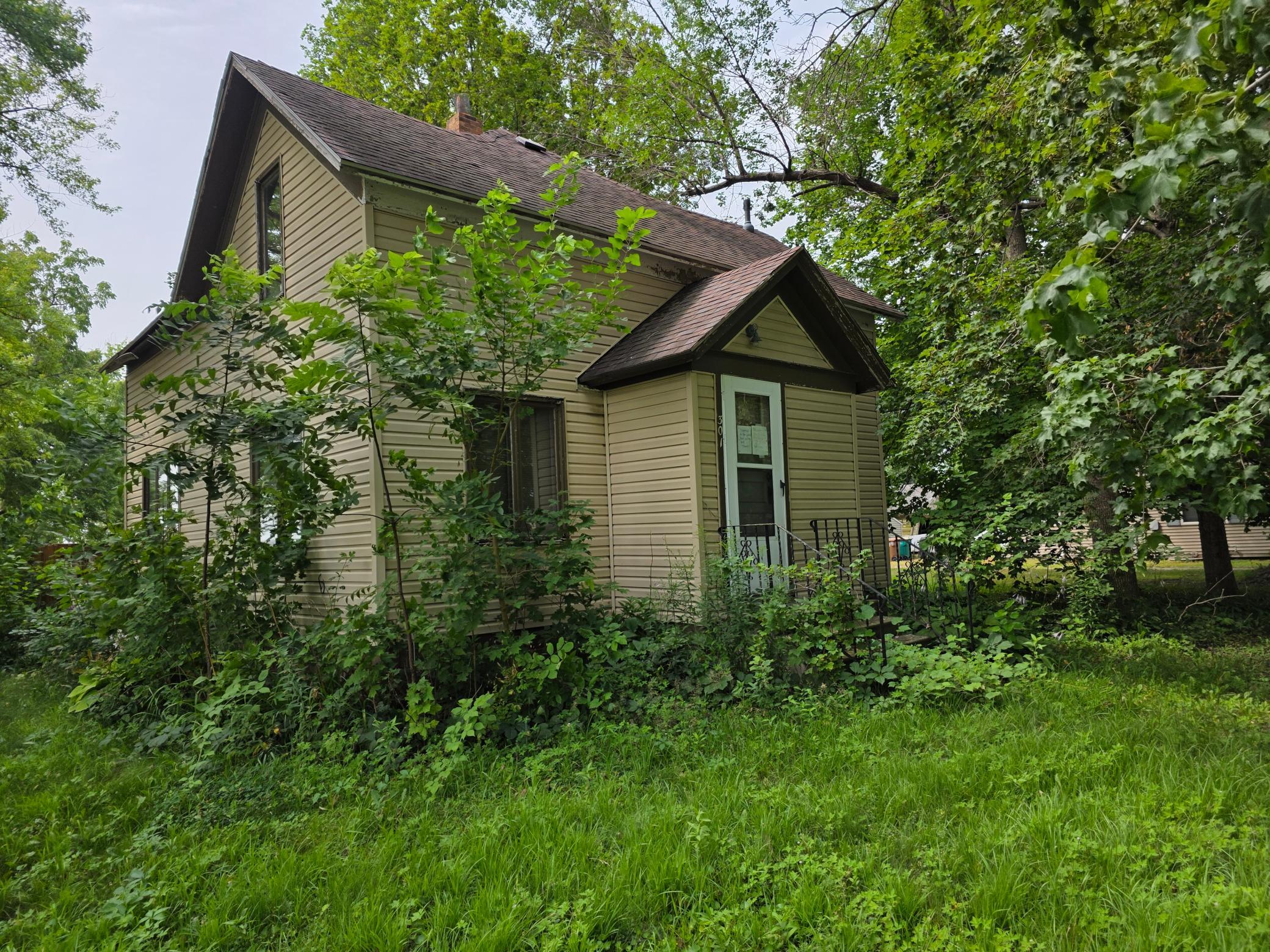 1st image of 301 Main St W, Clarks Grove, MN 56016 | MLS# 7130775