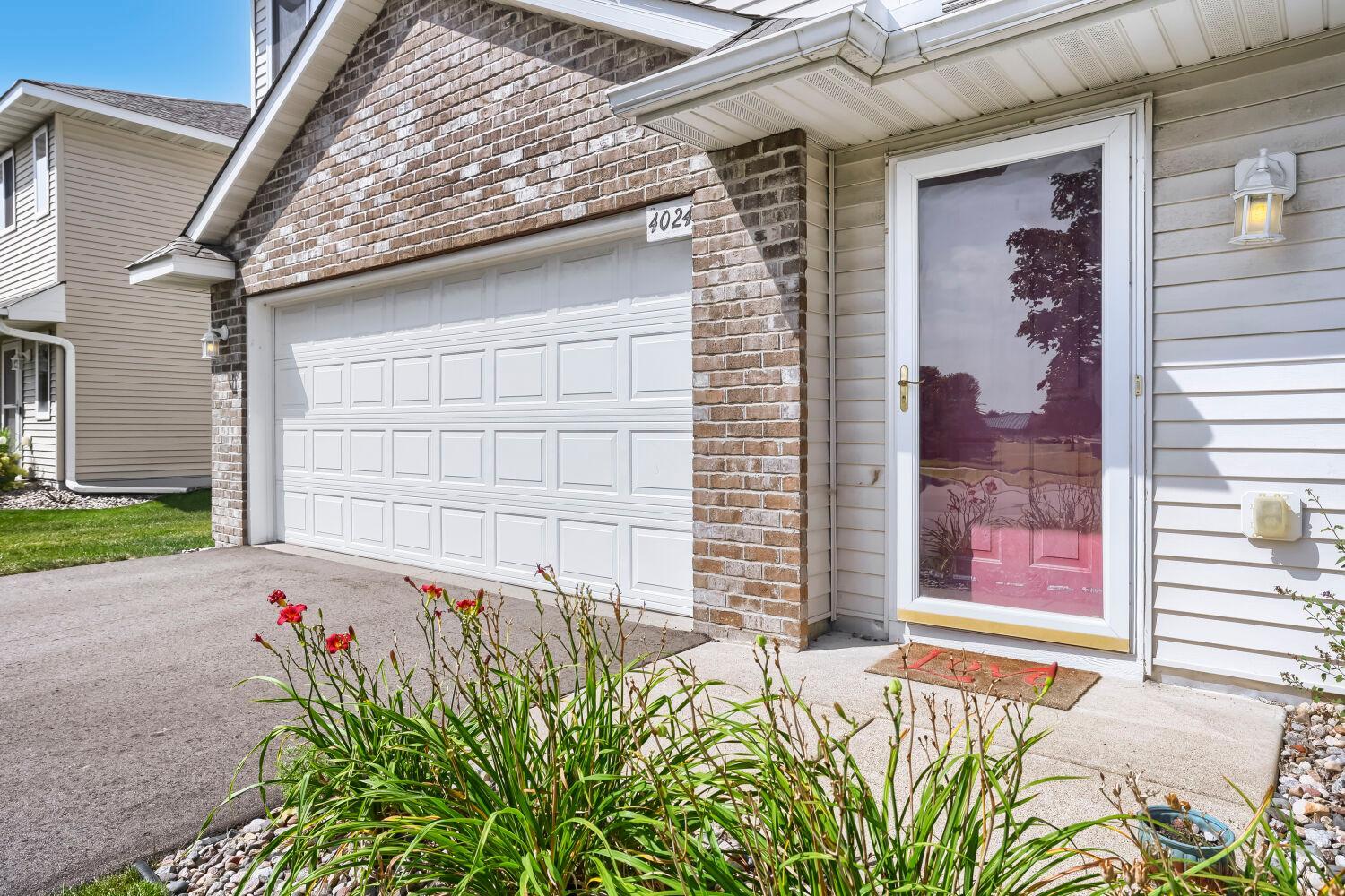 2nd image of 4024 Blakewood Dr, Shakopee, MN 55379 | MLS# 7130810