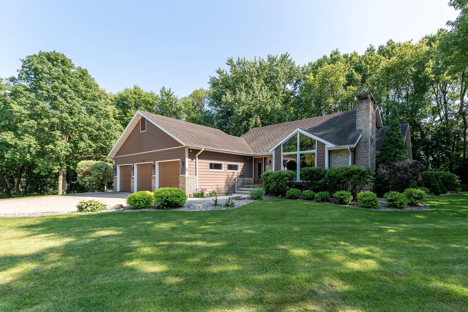 2nd image of 200 Greenwood Dr, Mankato, MN 56001 | MLS# 7131025