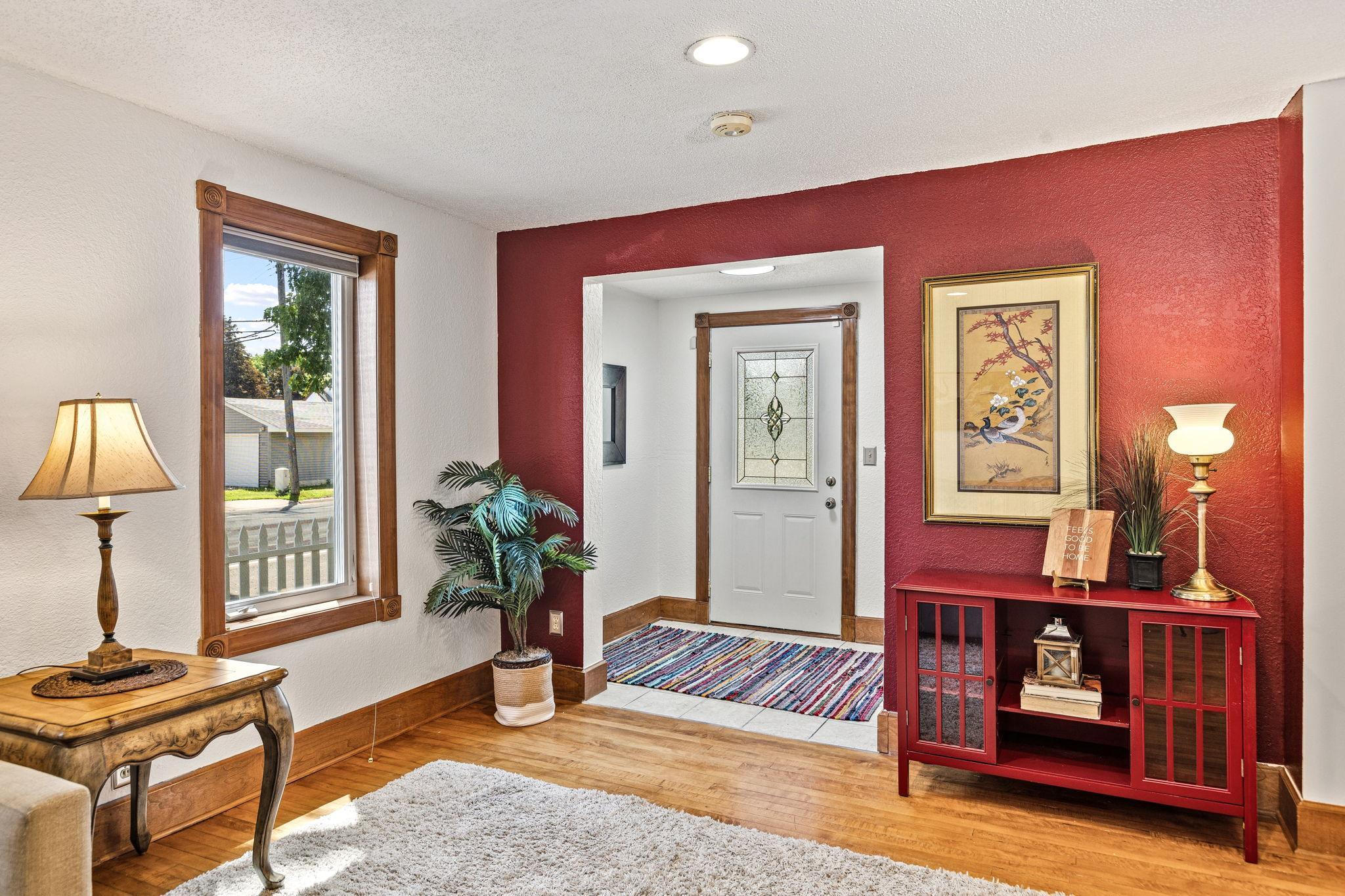 3rd image of 1106 5Th Ave S, South Saint Paul, MN 55075 | MLS# 7131141