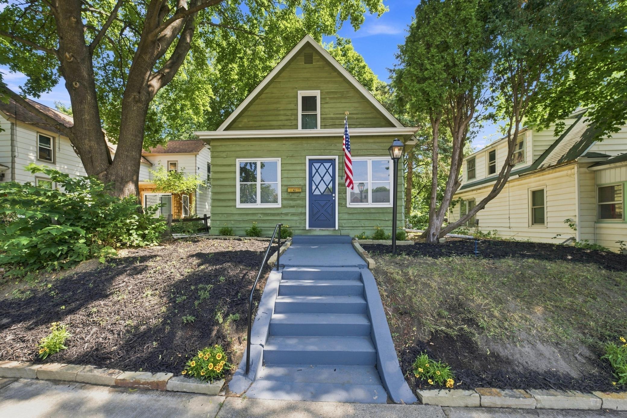 1st image of 3010 Vincent Ave N, Minneapolis, MN 55411 | MLS# 7131203