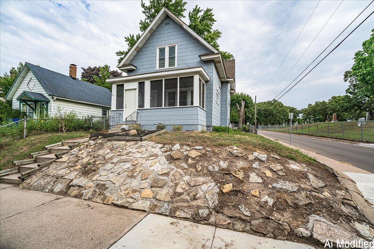 2nd image of 35 Manitoba Ave, Saint Paul, MN 55117 | MLS# 7131285