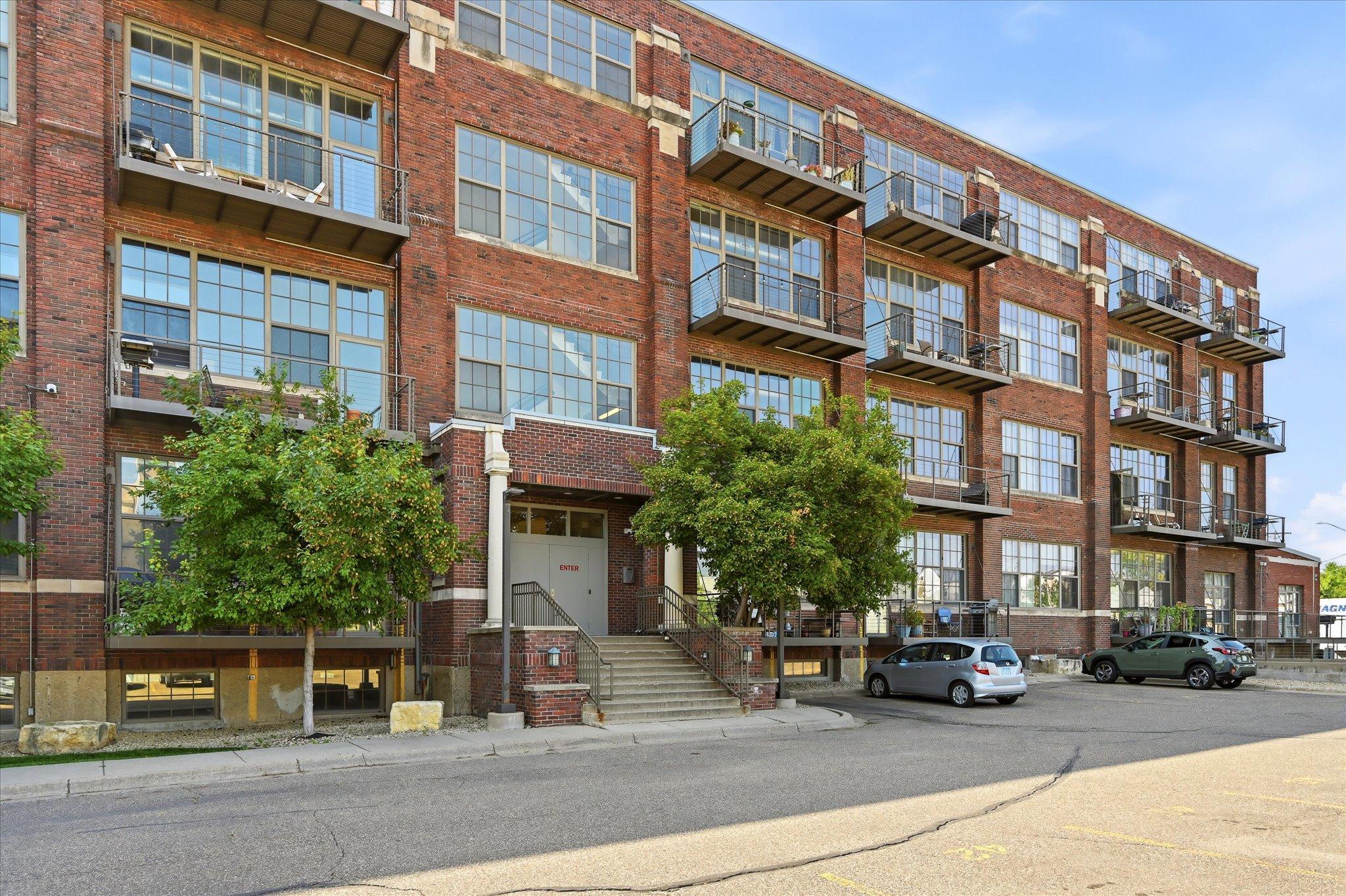 1st image of 1901 E Hennepin Ave #202, Minneapolis, MN 55413 | MLS# 7131291