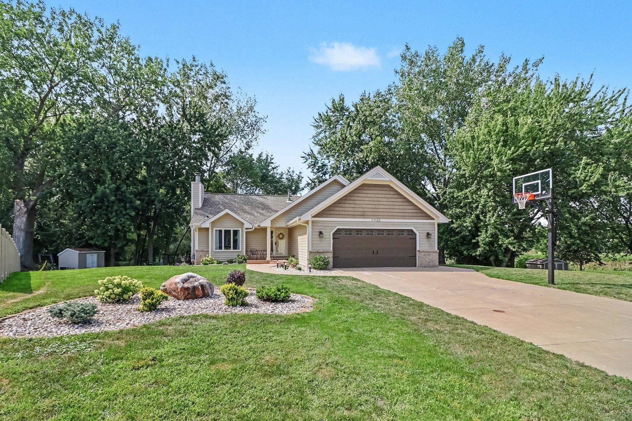 3rd image of 17125 Hershey Ct, Lakeville, MN 55044 | MLS# 7131383