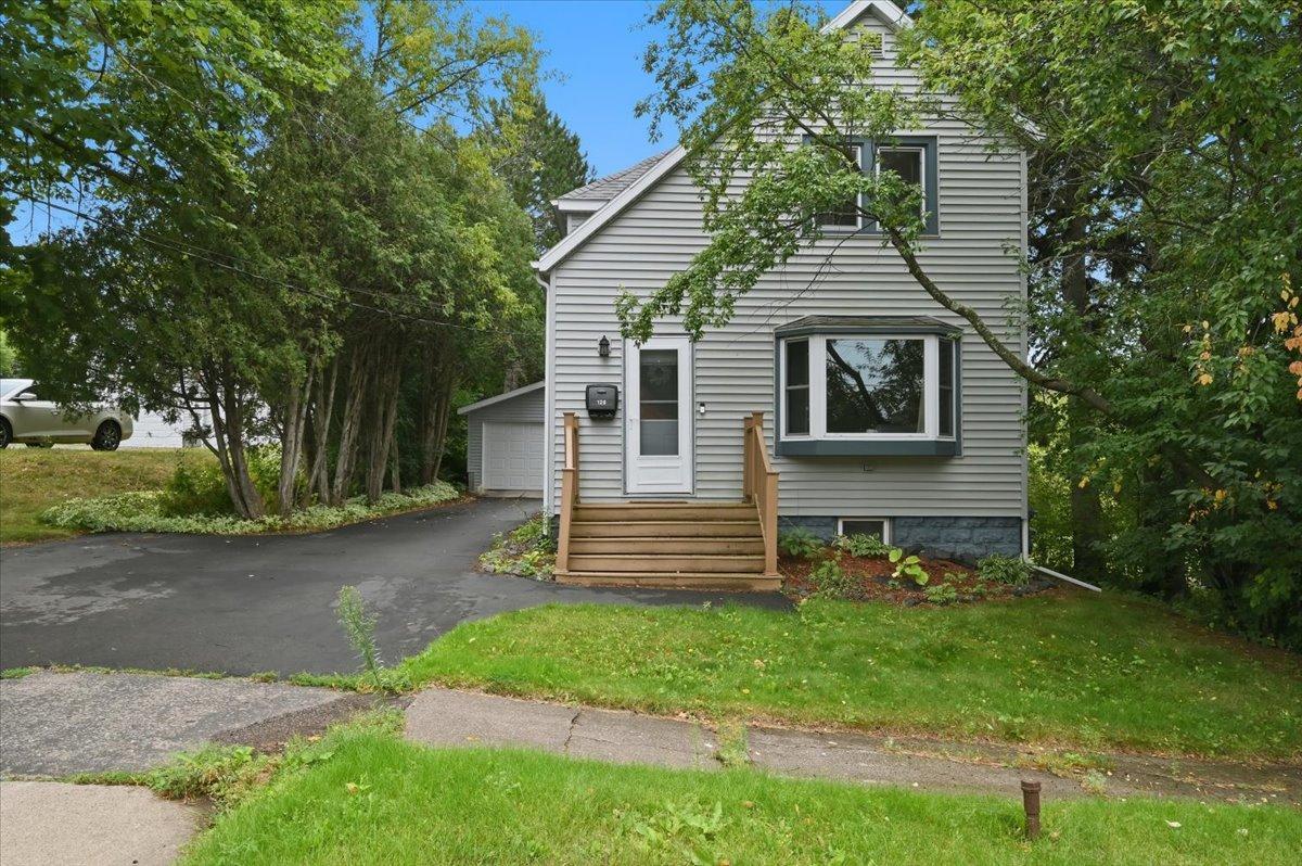 2nd image of 128 W Quince St, Duluth, MN 55811 | MLS# 7131446