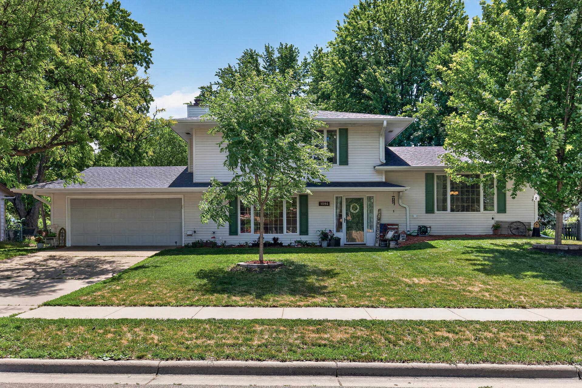 2nd image of 1094 Lowell Dr, Apple Valley, MN 55124 | MLS# 7131475