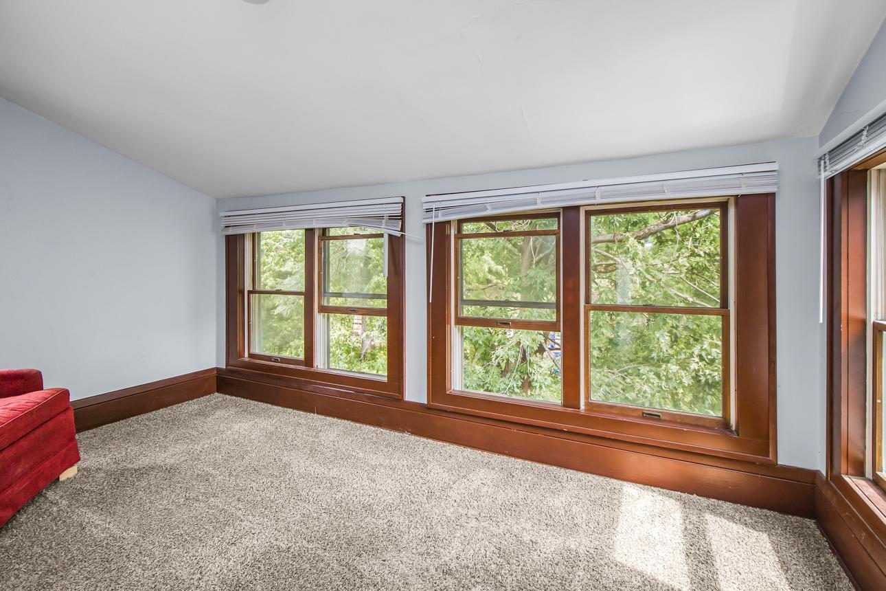 3rd image of 823 Englewood Ave, Saint Paul, MN 55104 | MLS# 7131566