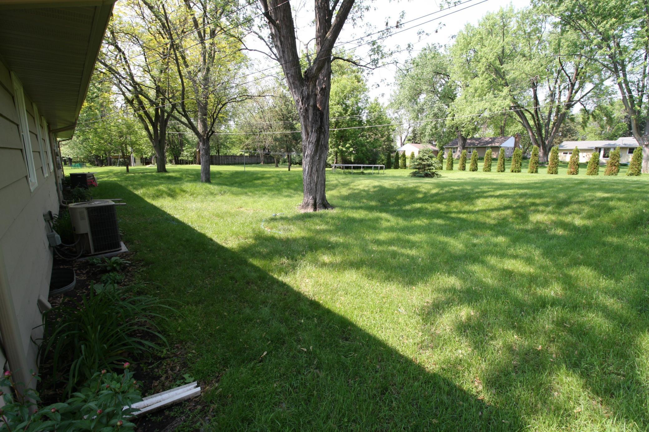5th image of 9522 Pleasant Ave S, Bloomington, MN 55420 | MLS# 7131567